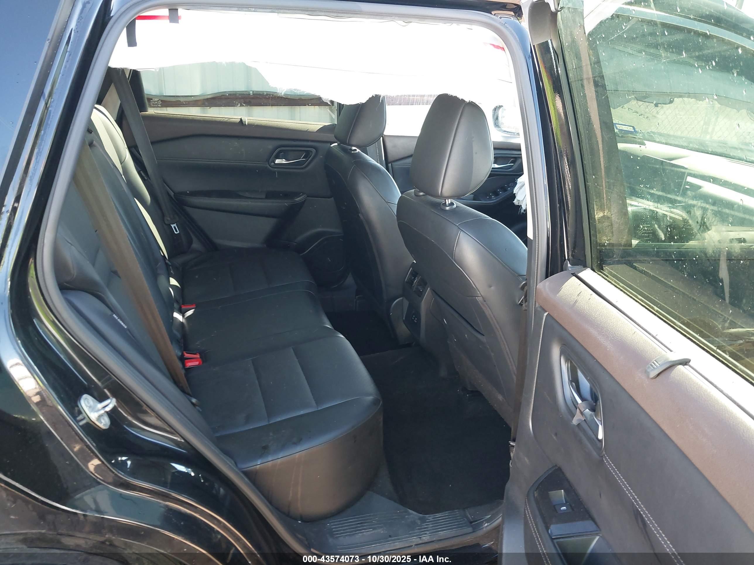 NISSAN ROGUE image 8