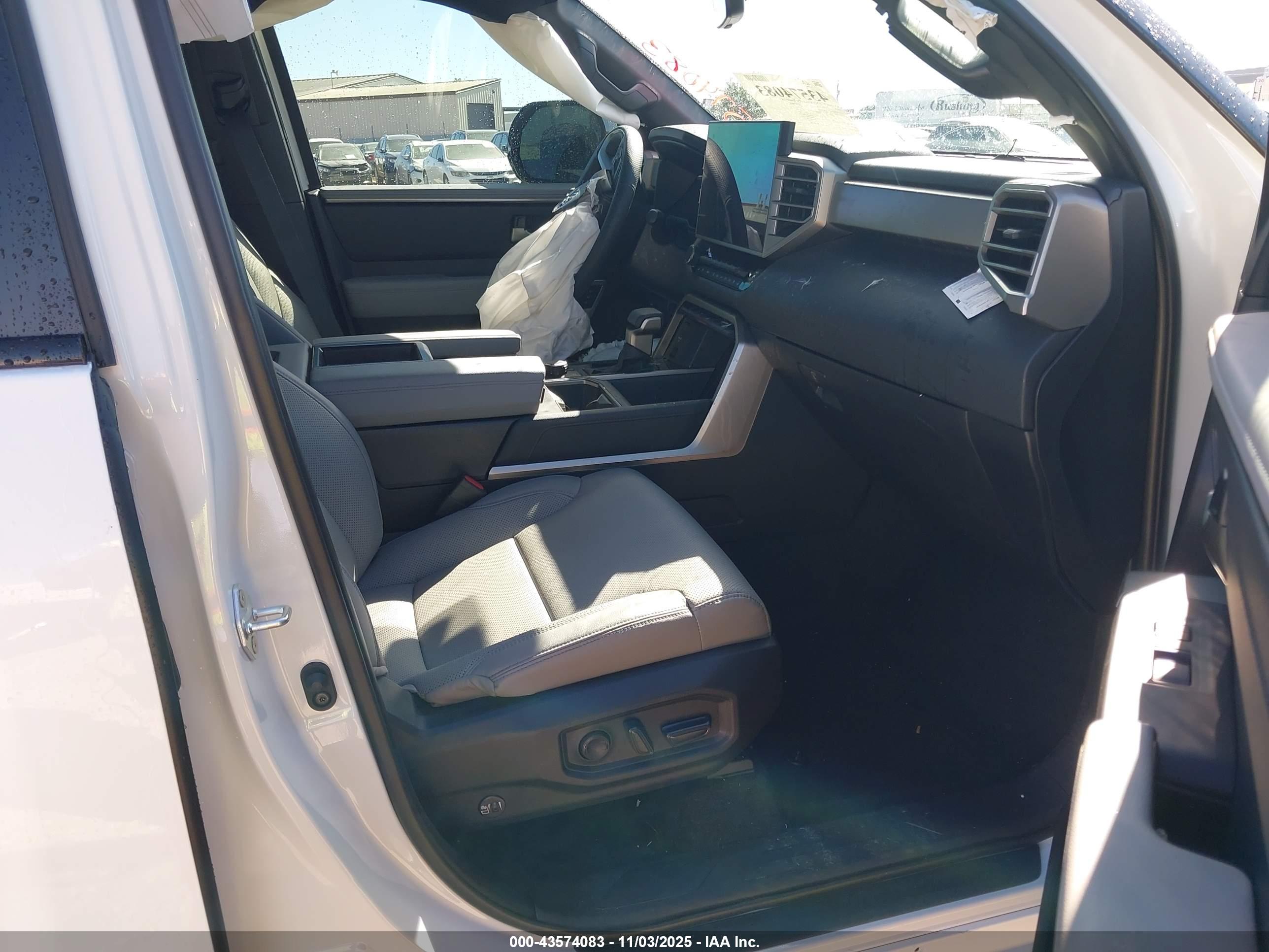 TOYOTA TUNDRA image 5