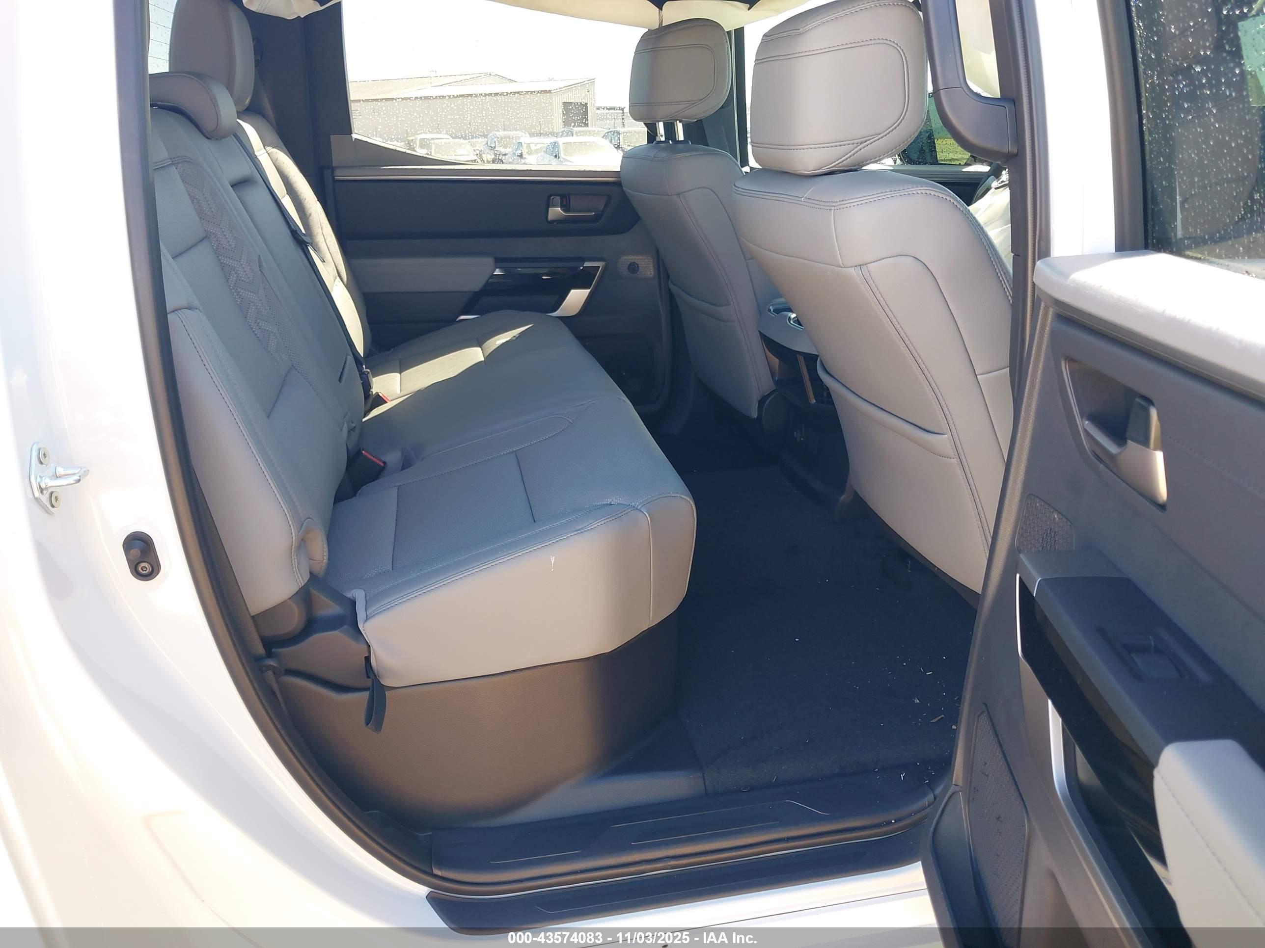 TOYOTA TUNDRA image 8