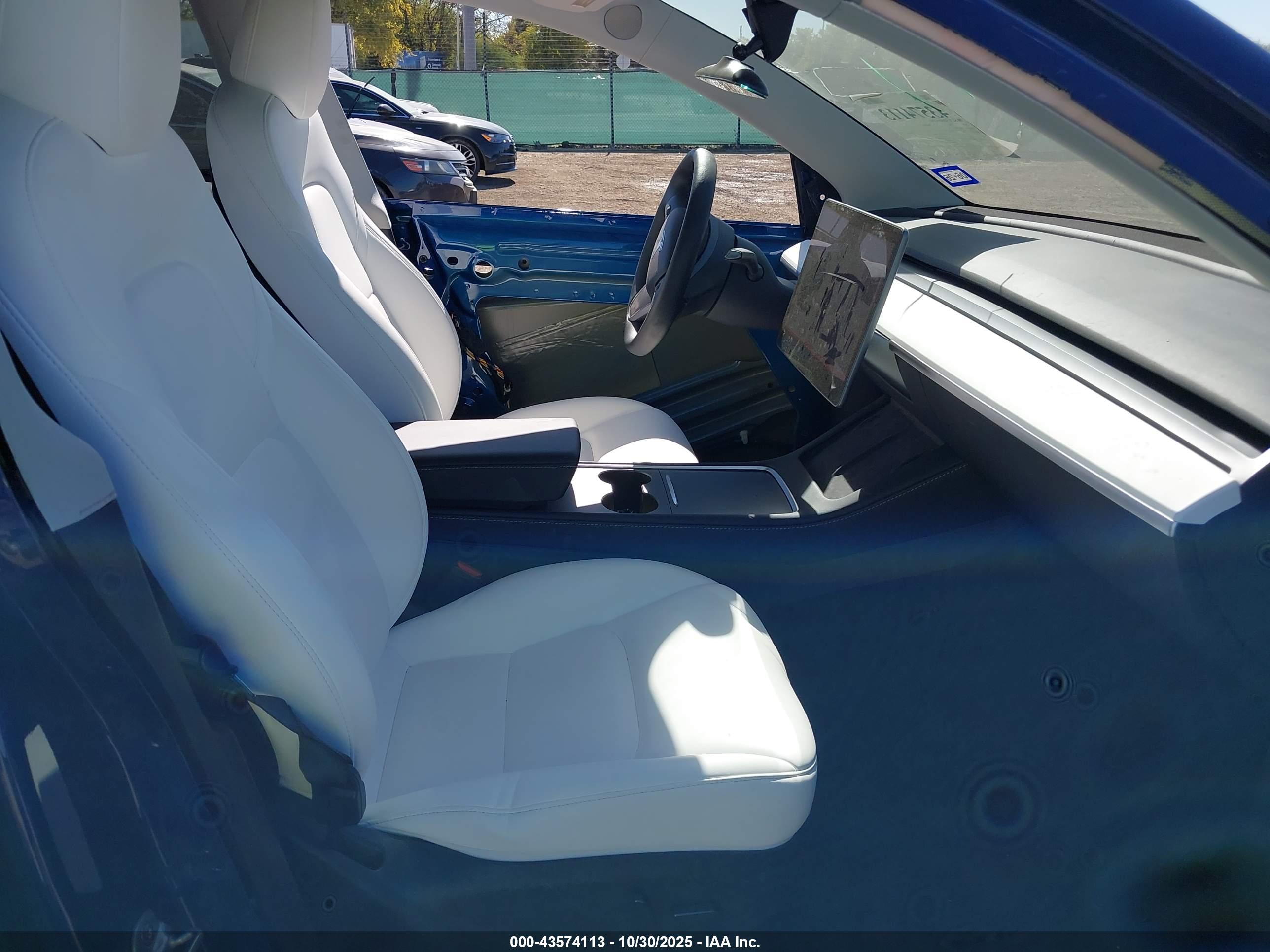 TESLA MODEL image 5