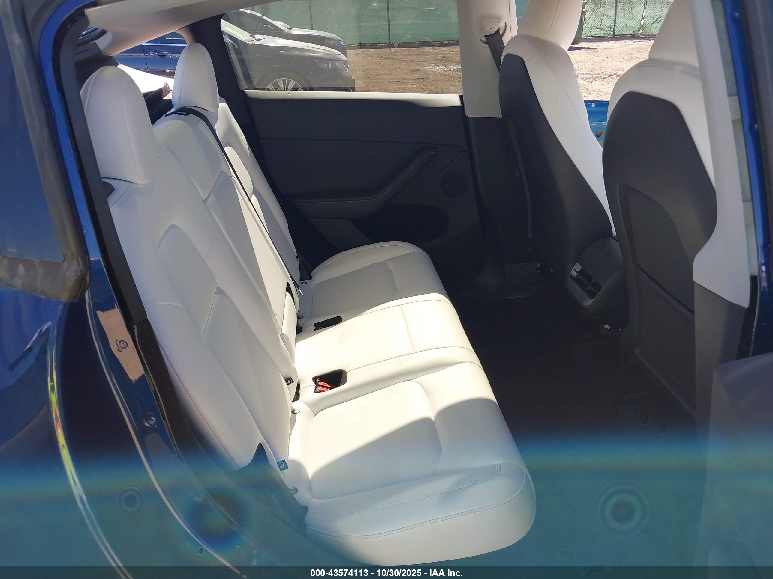 TESLA MODEL image 8