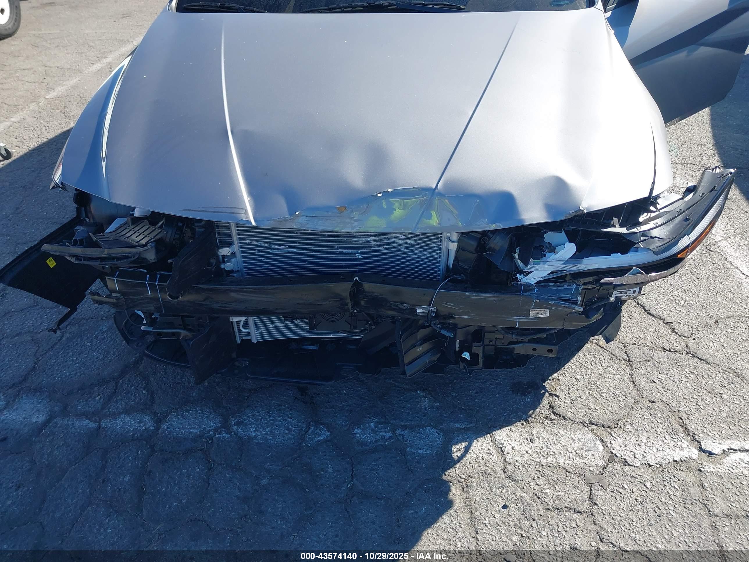HYUNDAI ELANTRA image 6
