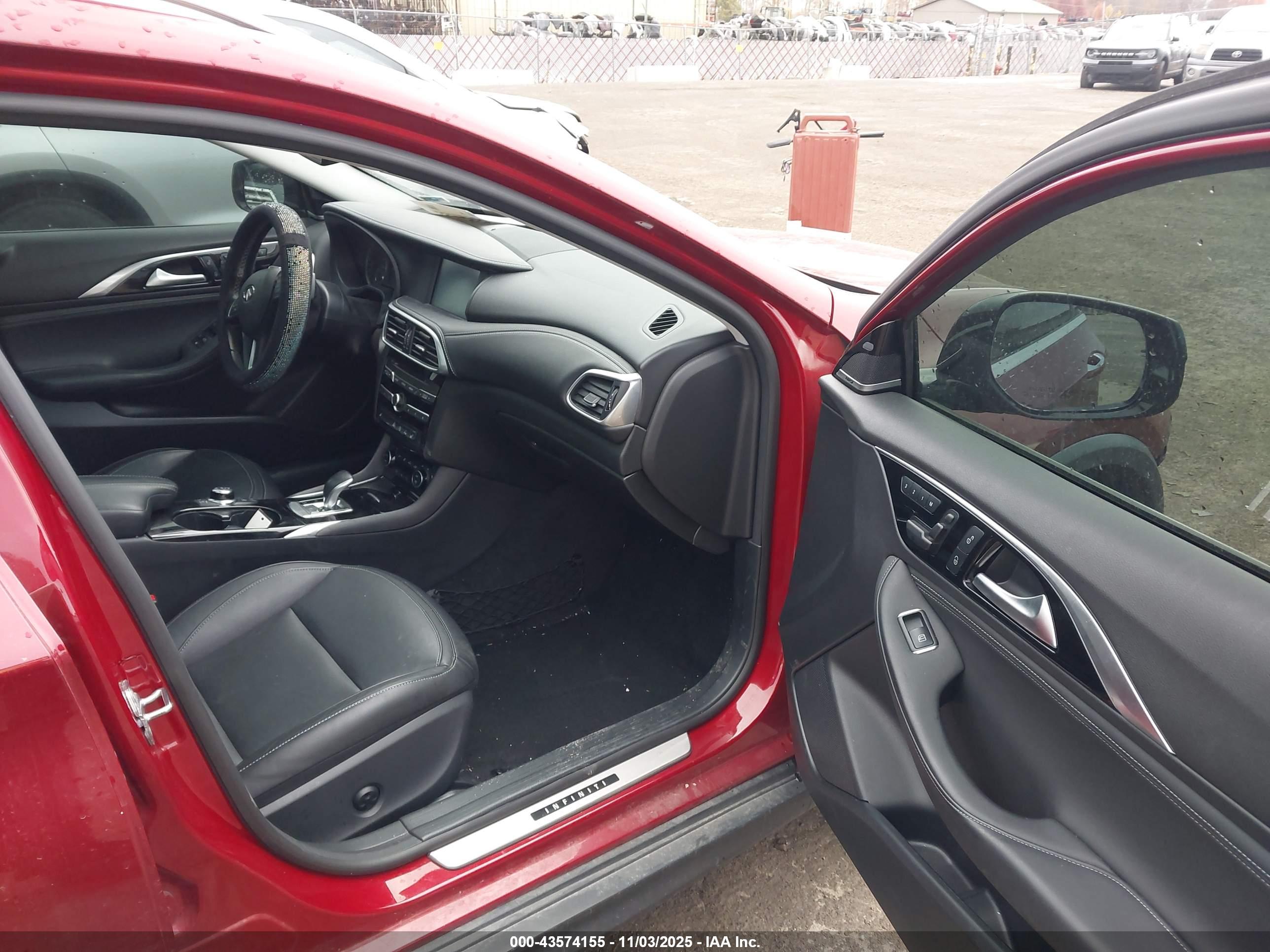 INFINITI QX30 image 5