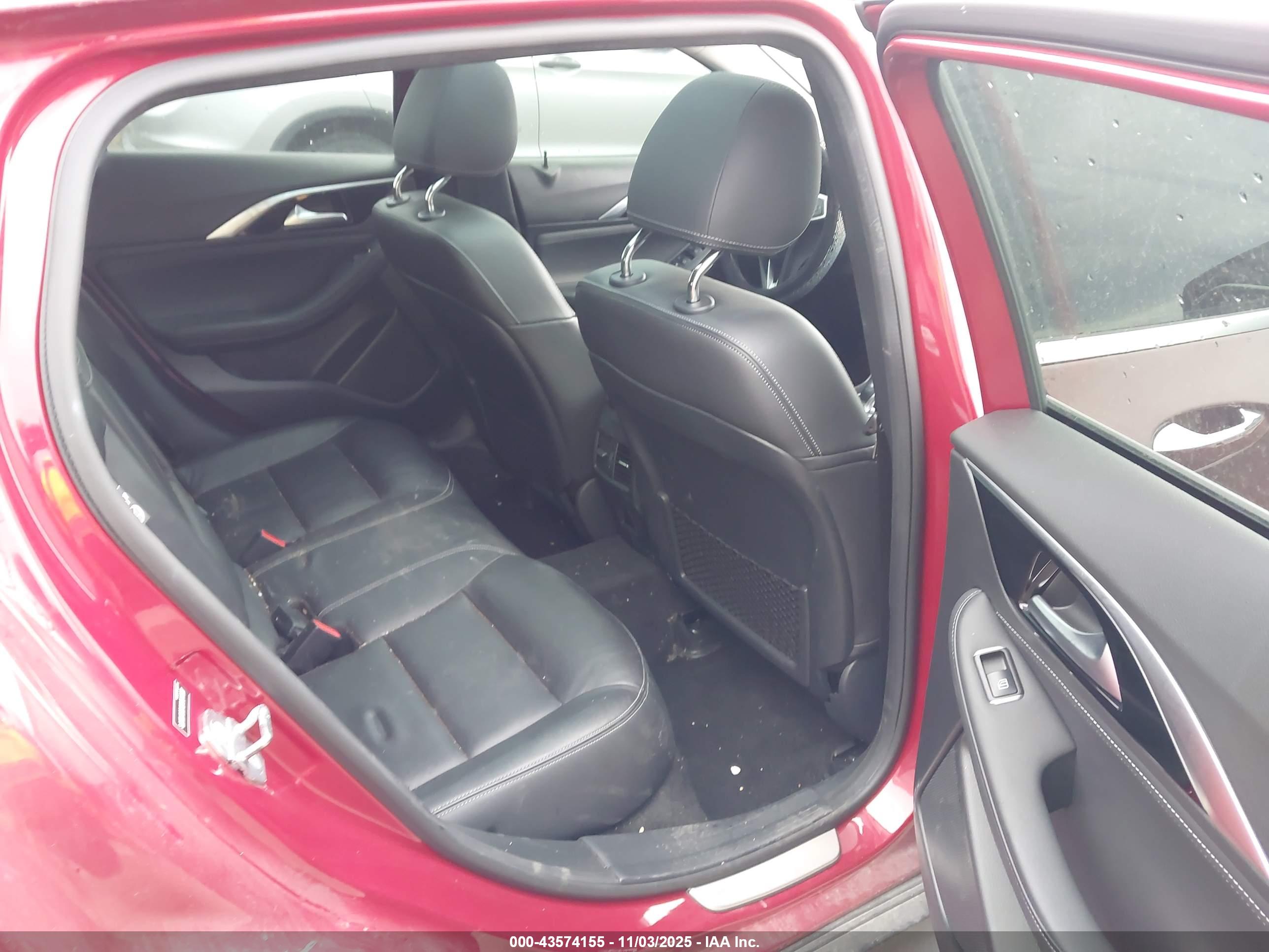 INFINITI QX30 image 8