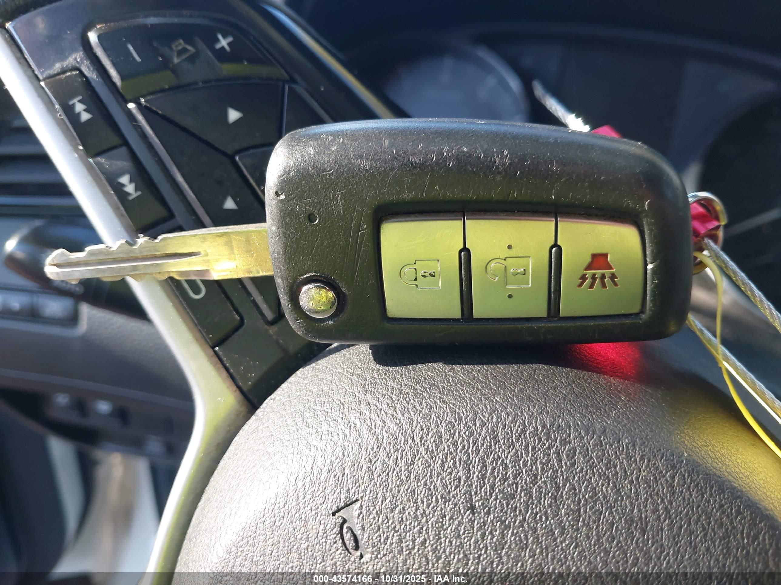 NISSAN ROGUE image 11
