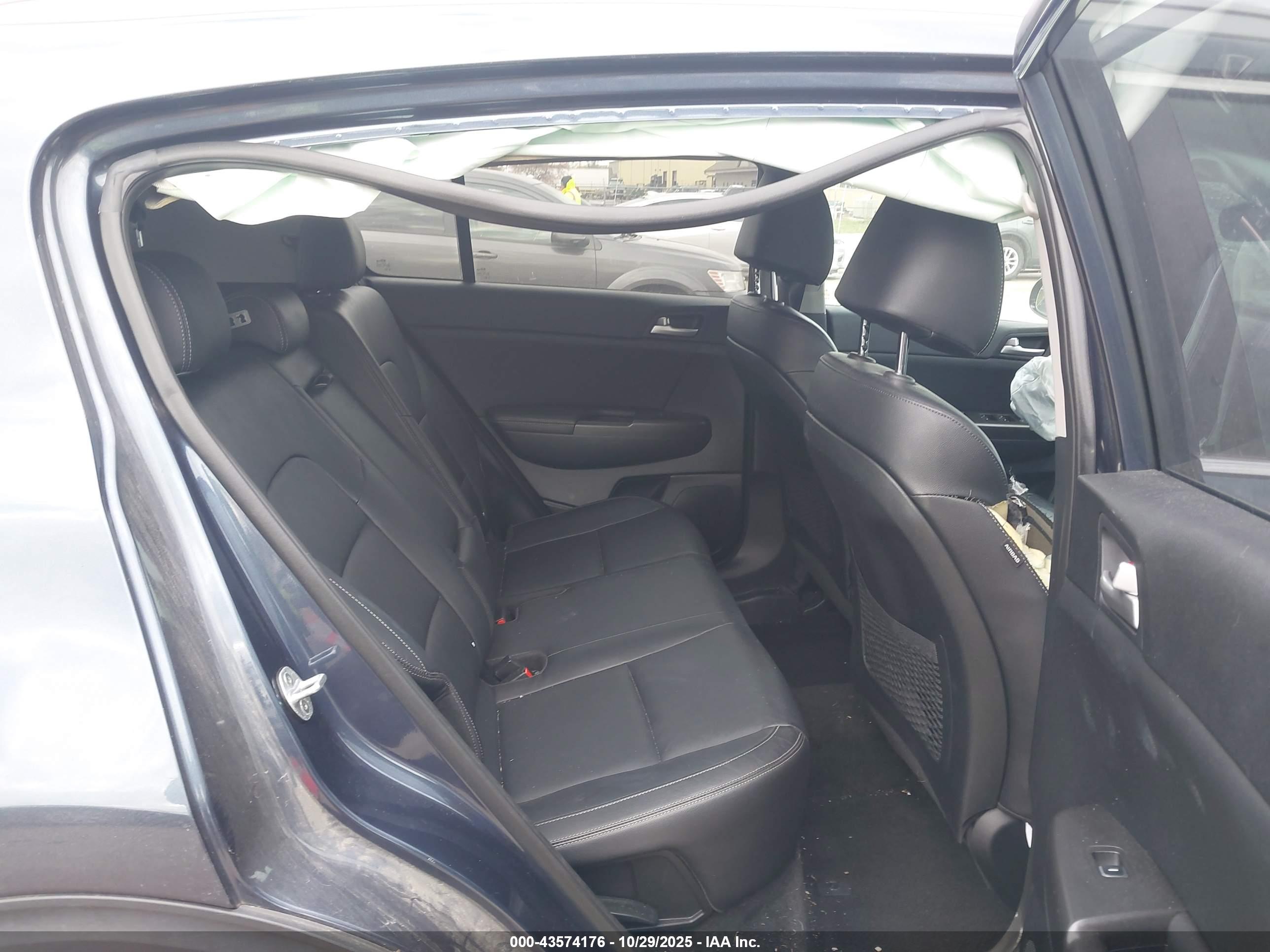 KIA SPORTAGE image 8