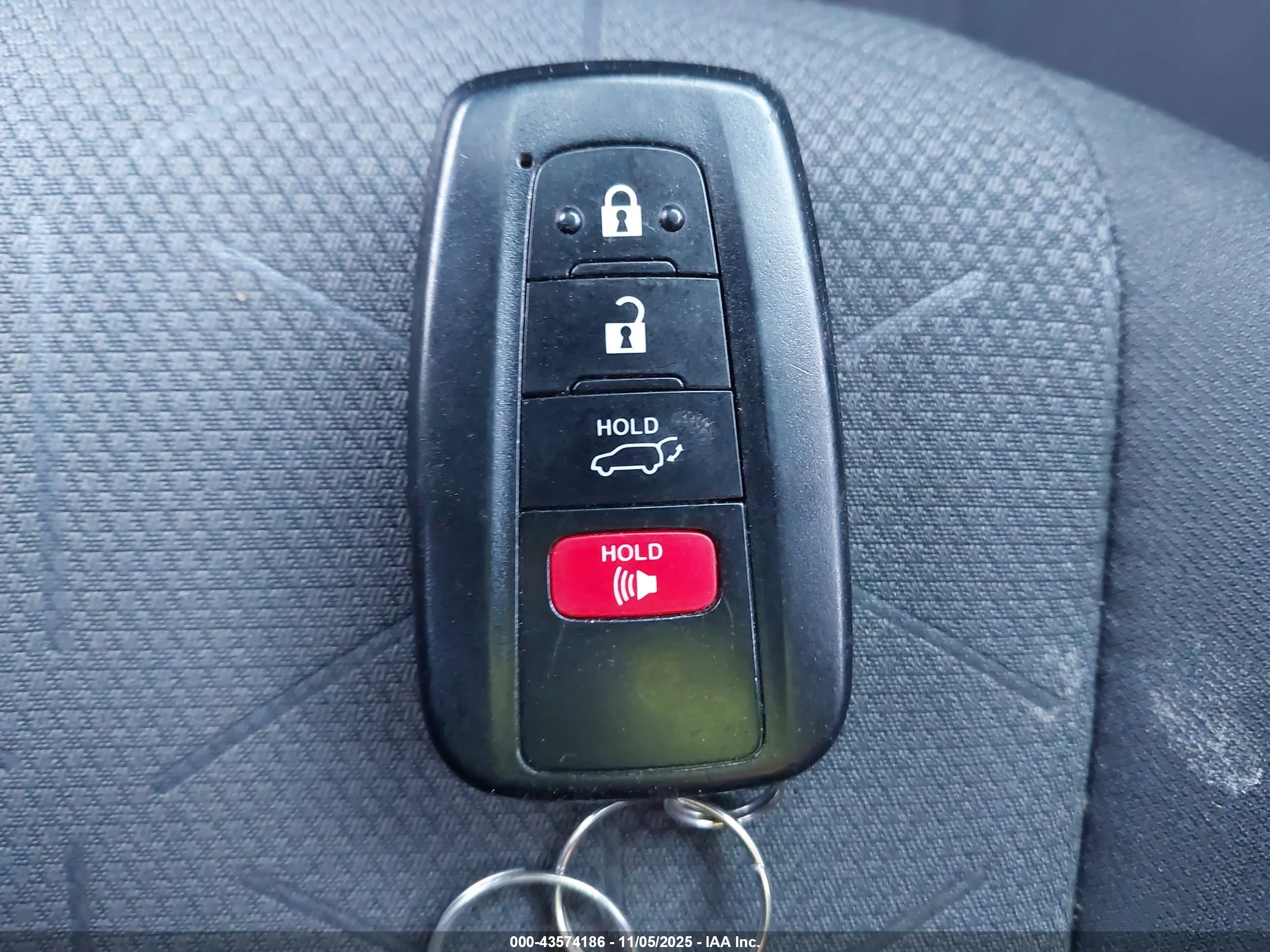 TOYOTA RAV4 image 11