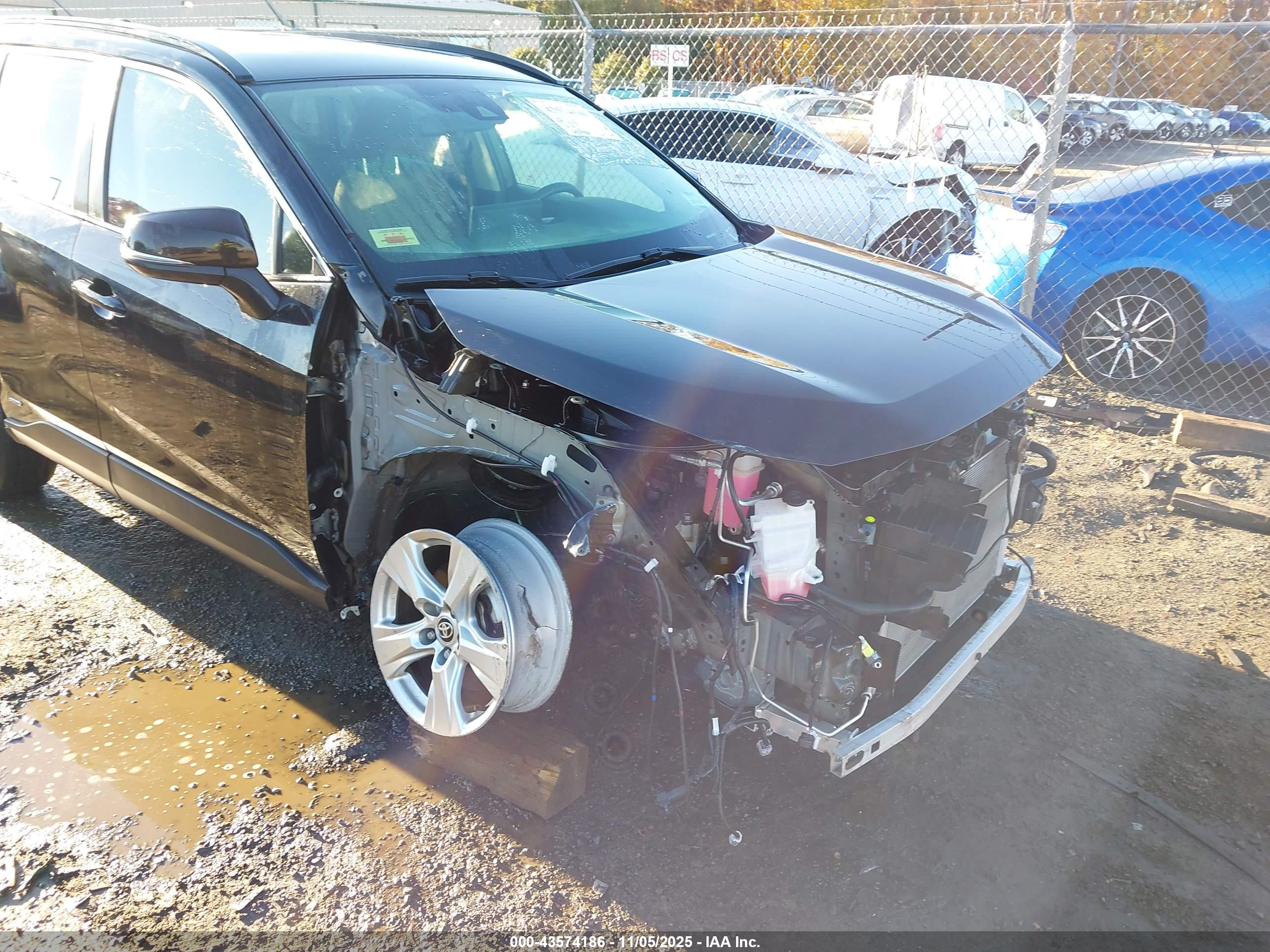 TOYOTA RAV4 image 6