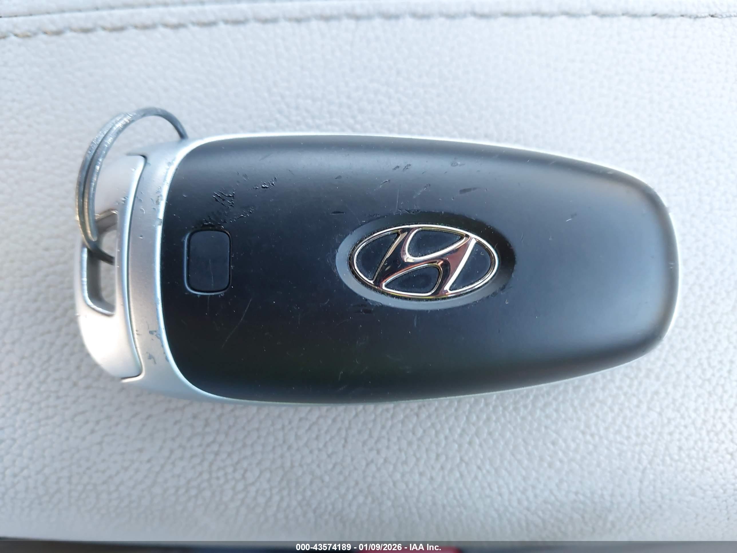 HYUNDAI TUCSON image 11