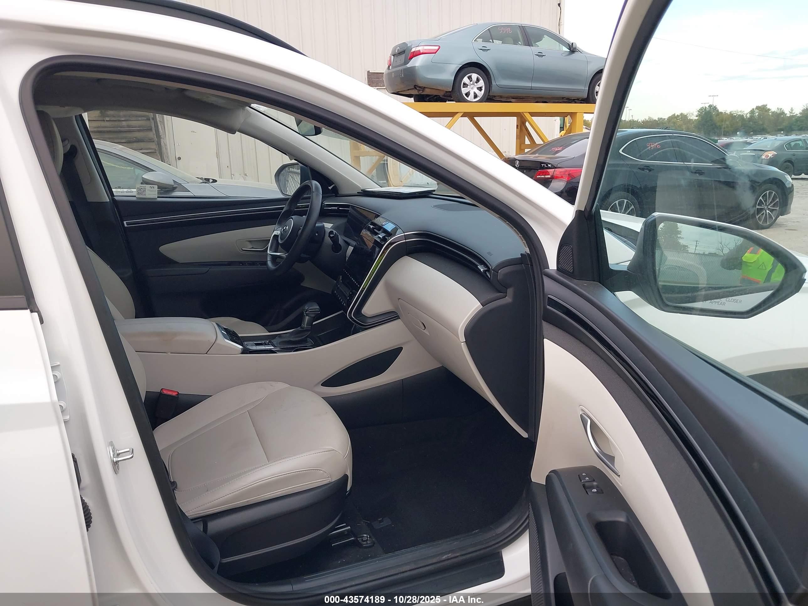HYUNDAI TUCSON image 5