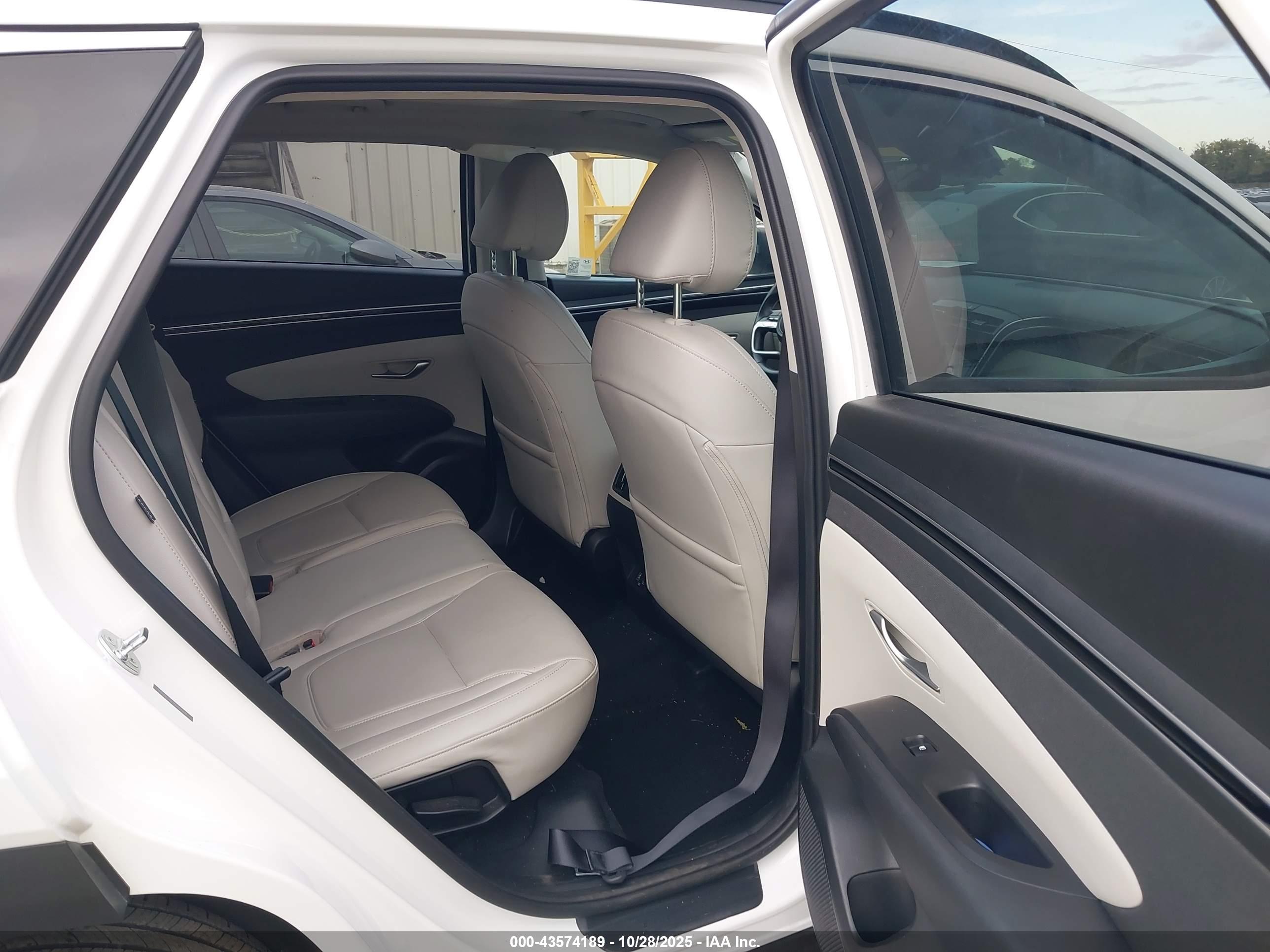 HYUNDAI TUCSON image 8