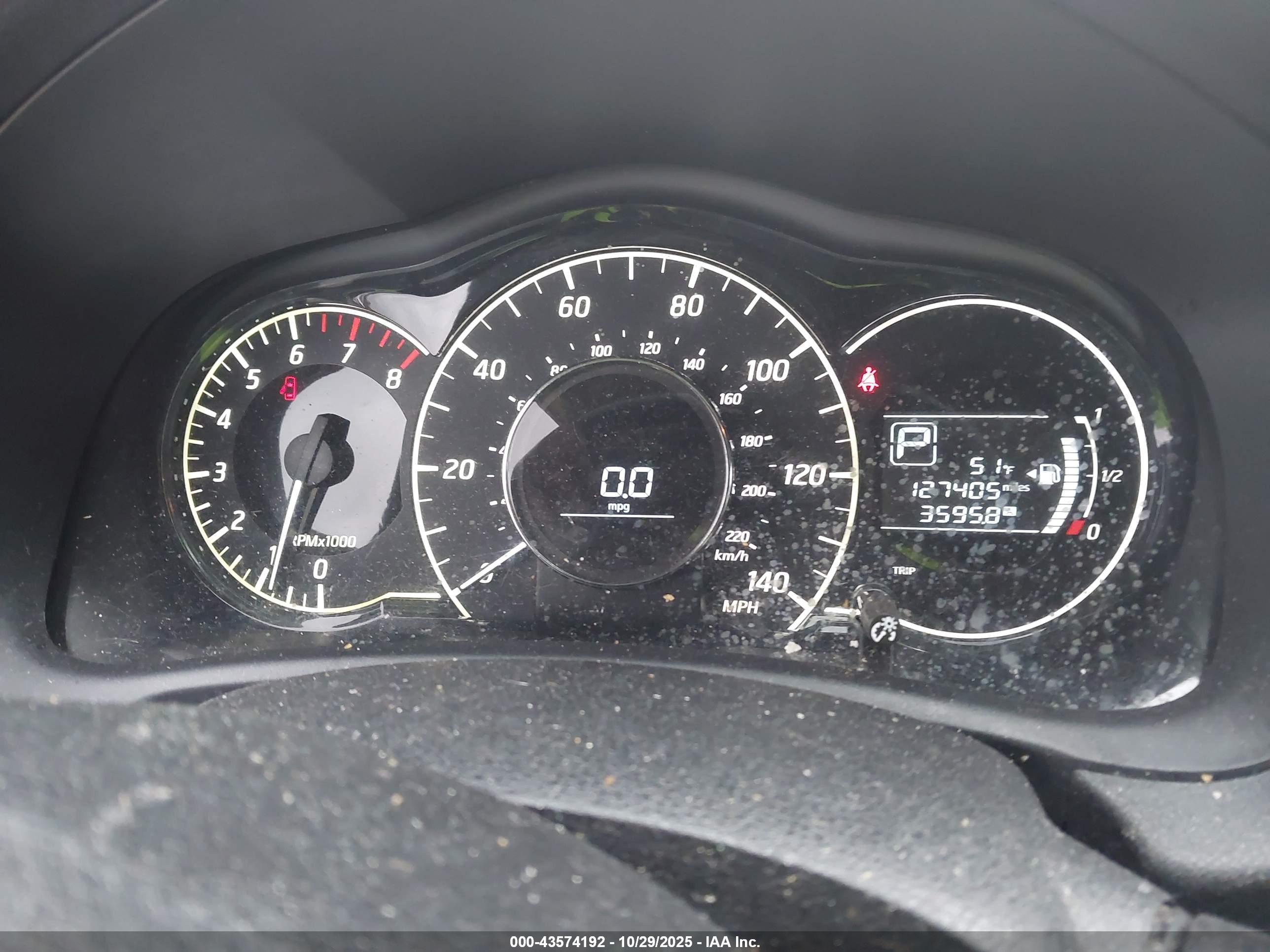 NISSAN VERSA image 7