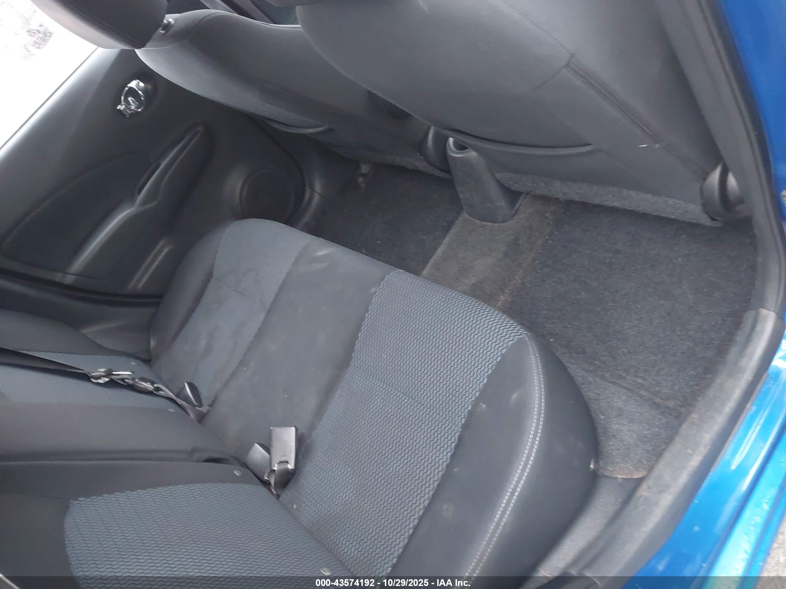 NISSAN VERSA image 8