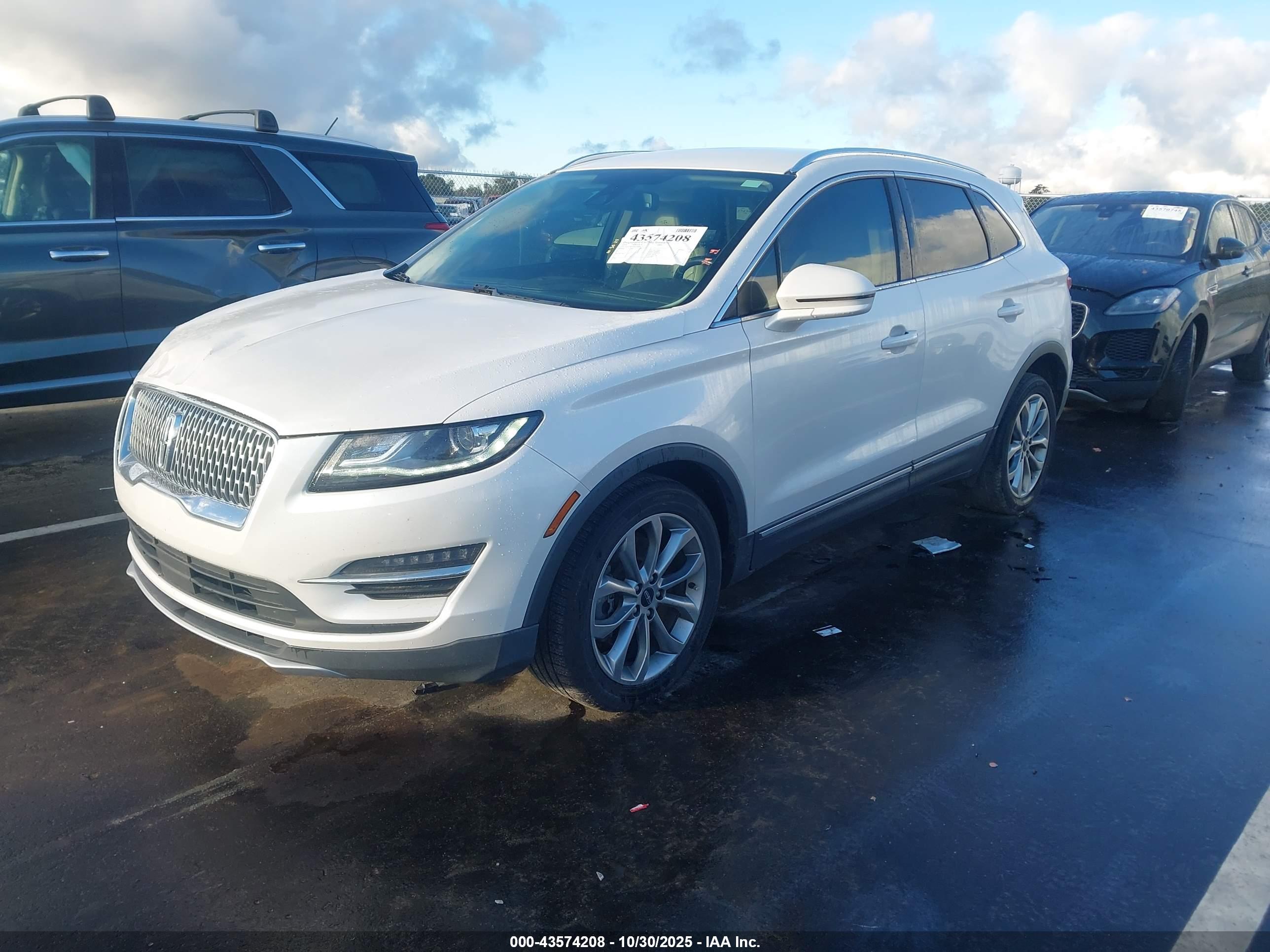 LINCOLN MKC image 2