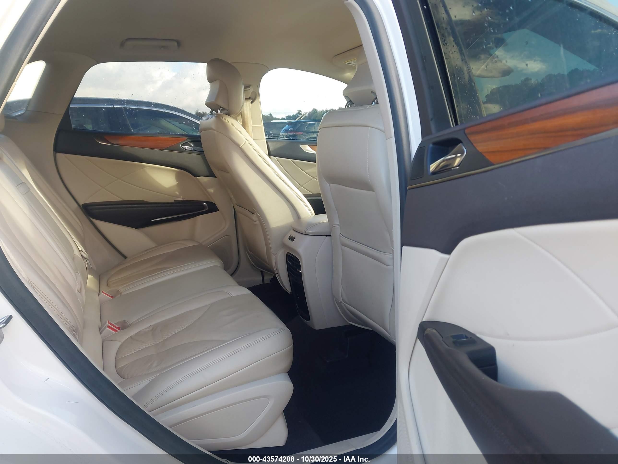 LINCOLN MKC image 8
