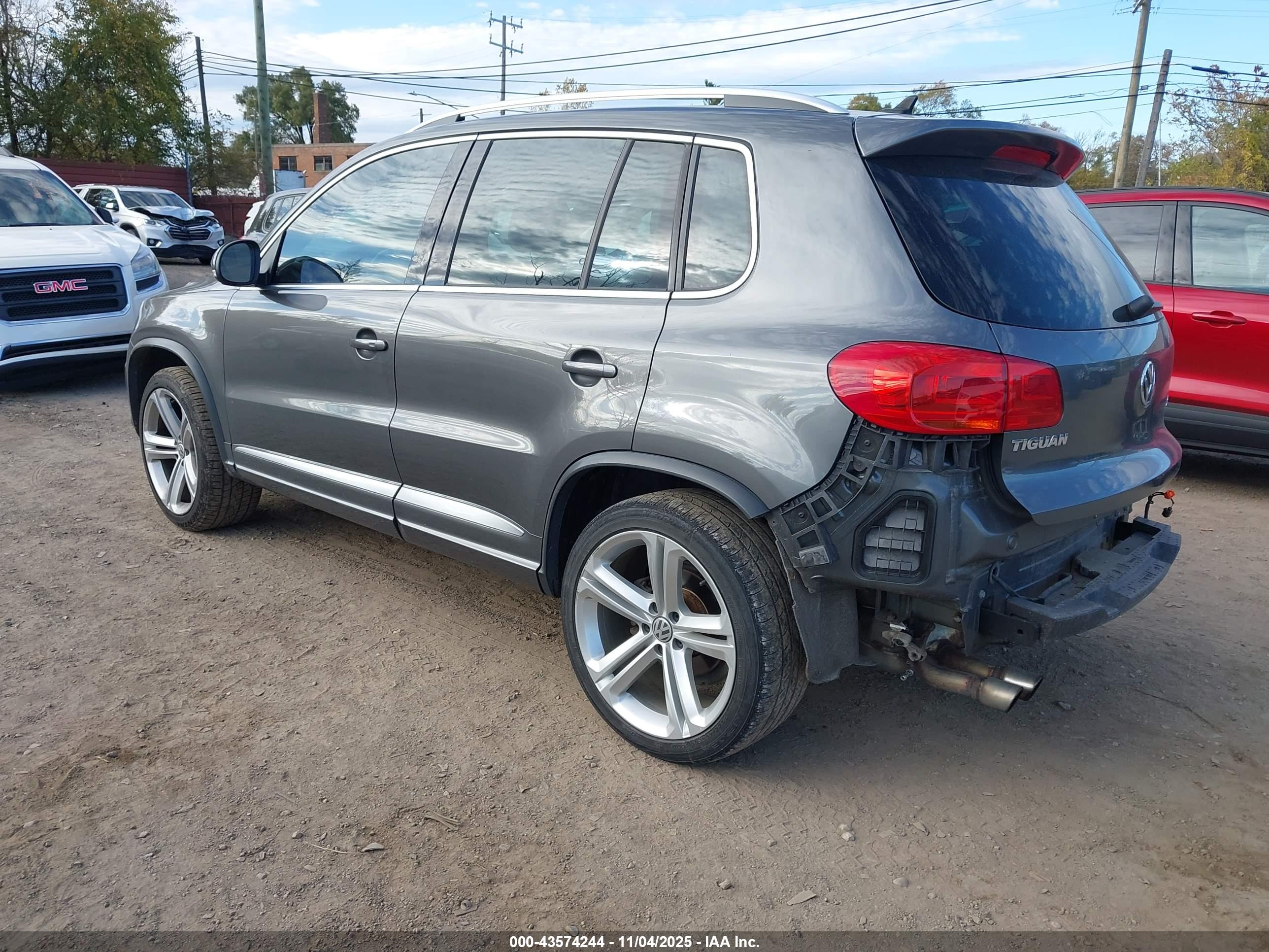 VOLKSWAGEN TIGUAN image 3