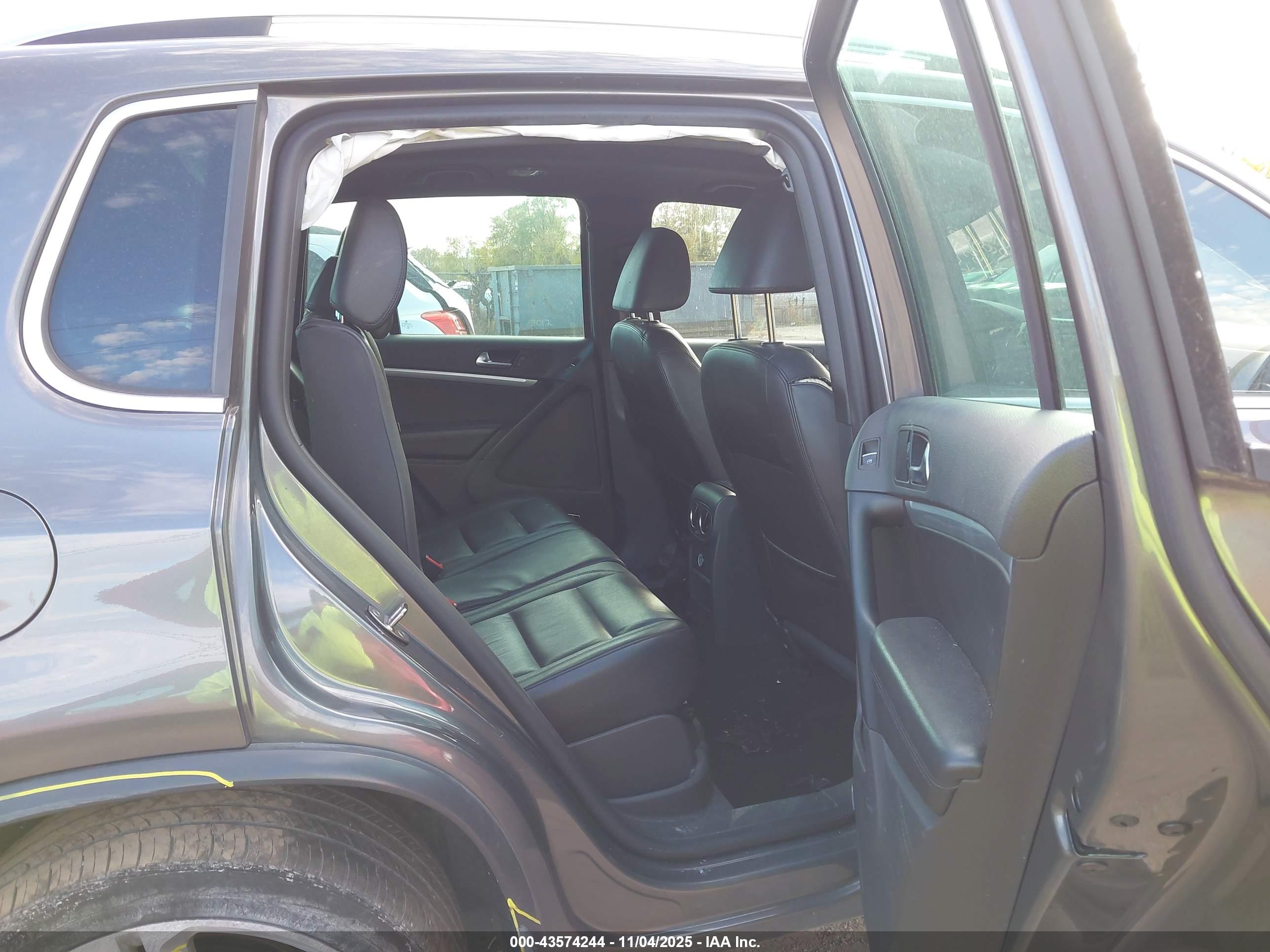 VOLKSWAGEN TIGUAN image 8
