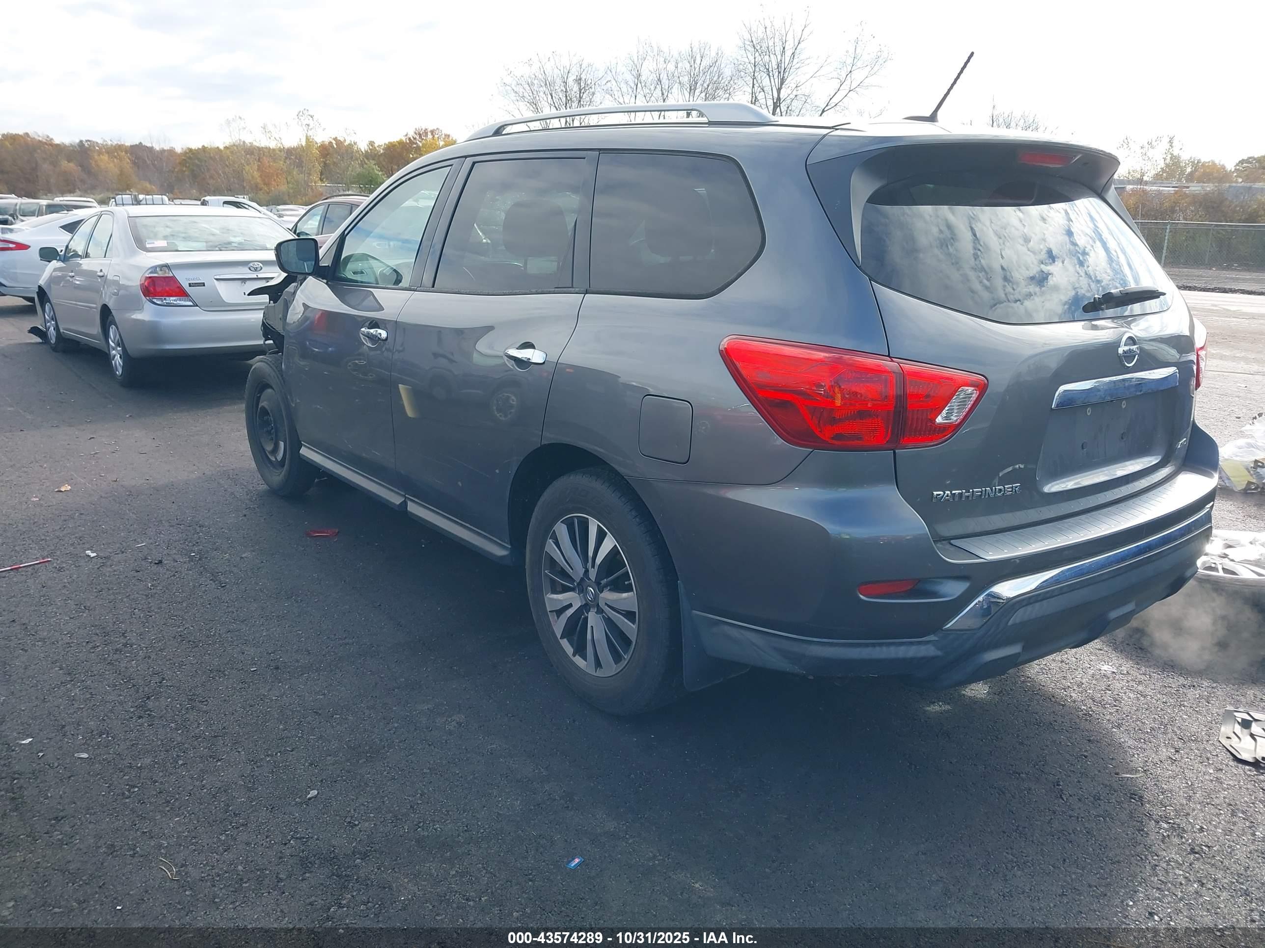 NISSAN PATHFINDER image 3