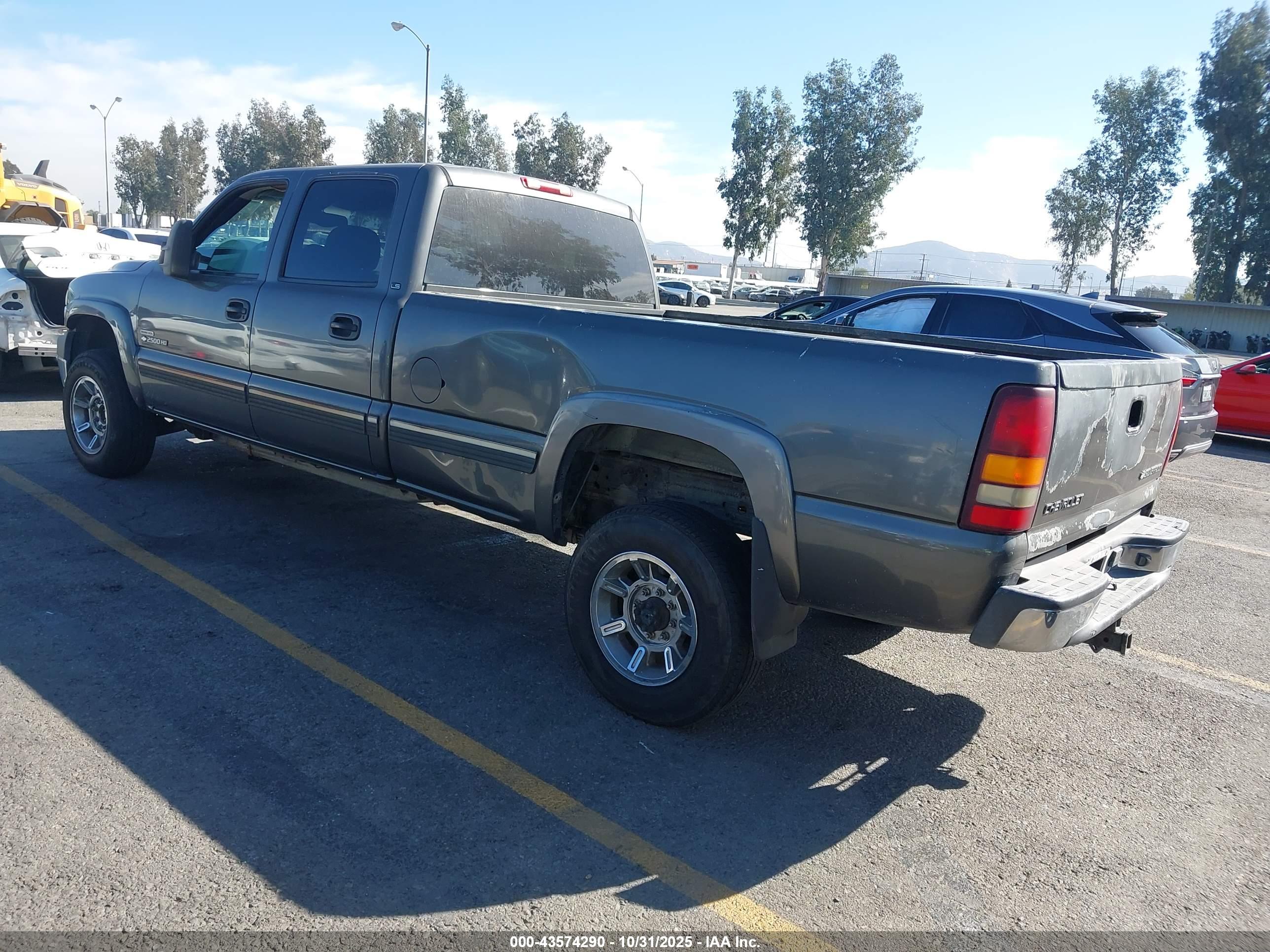 CHEVROLET SILVERADO image 3