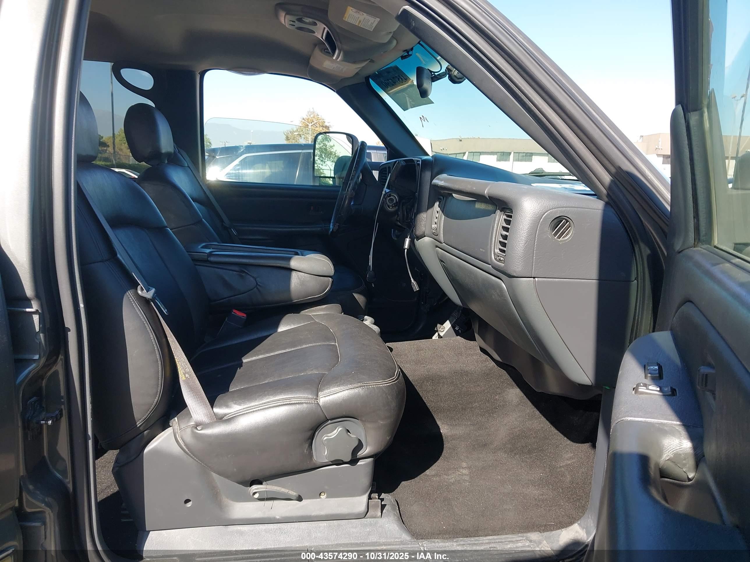 CHEVROLET SILVERADO image 5