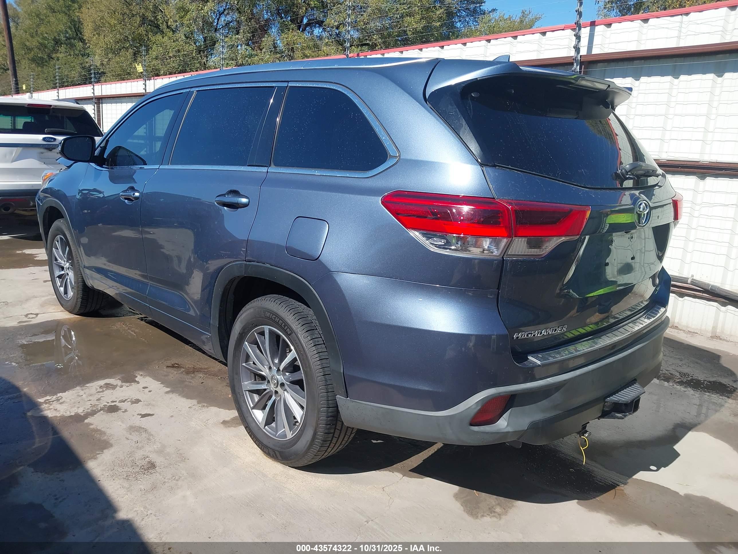 TOYOTA HIGHLANDER image 3