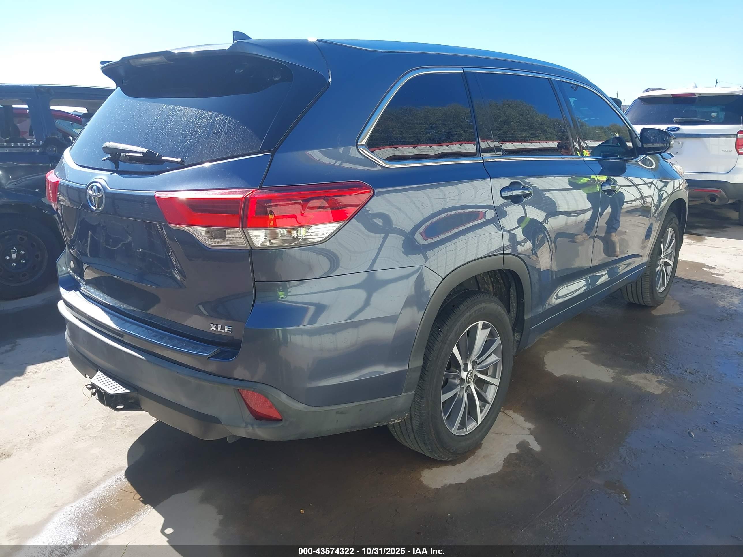 TOYOTA HIGHLANDER image 4