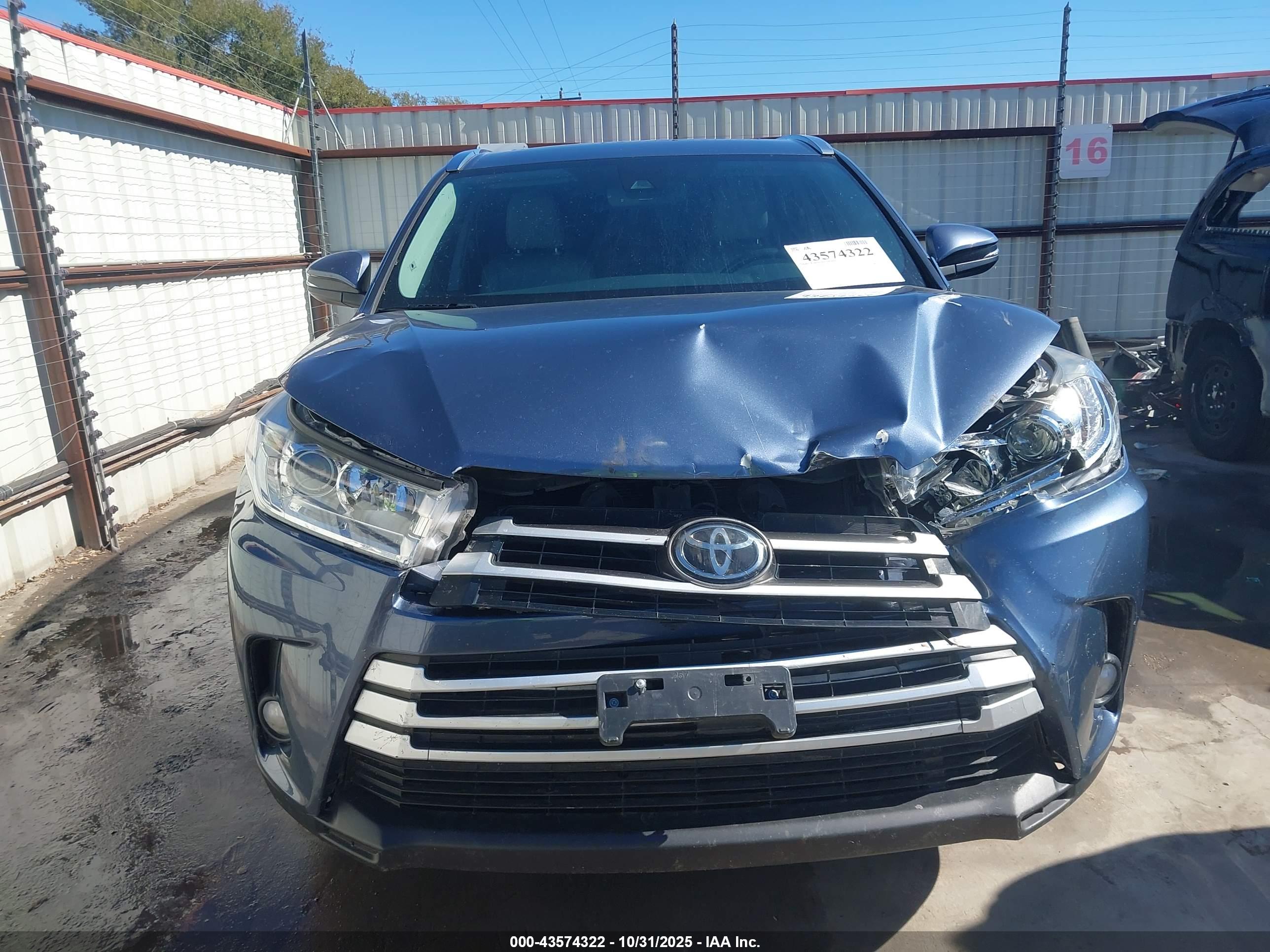 TOYOTA HIGHLANDER image 6