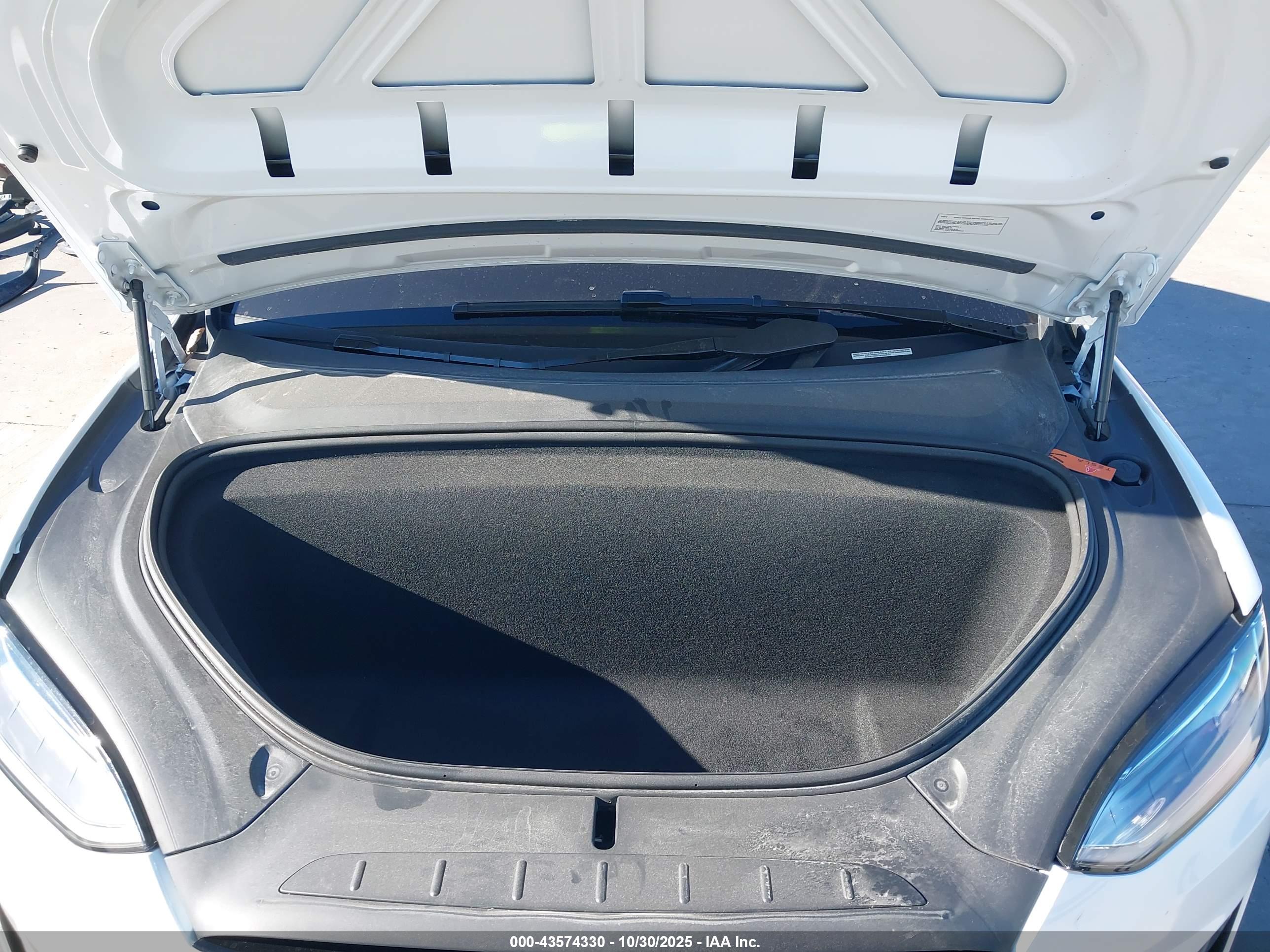 TESLA MODEL image 10