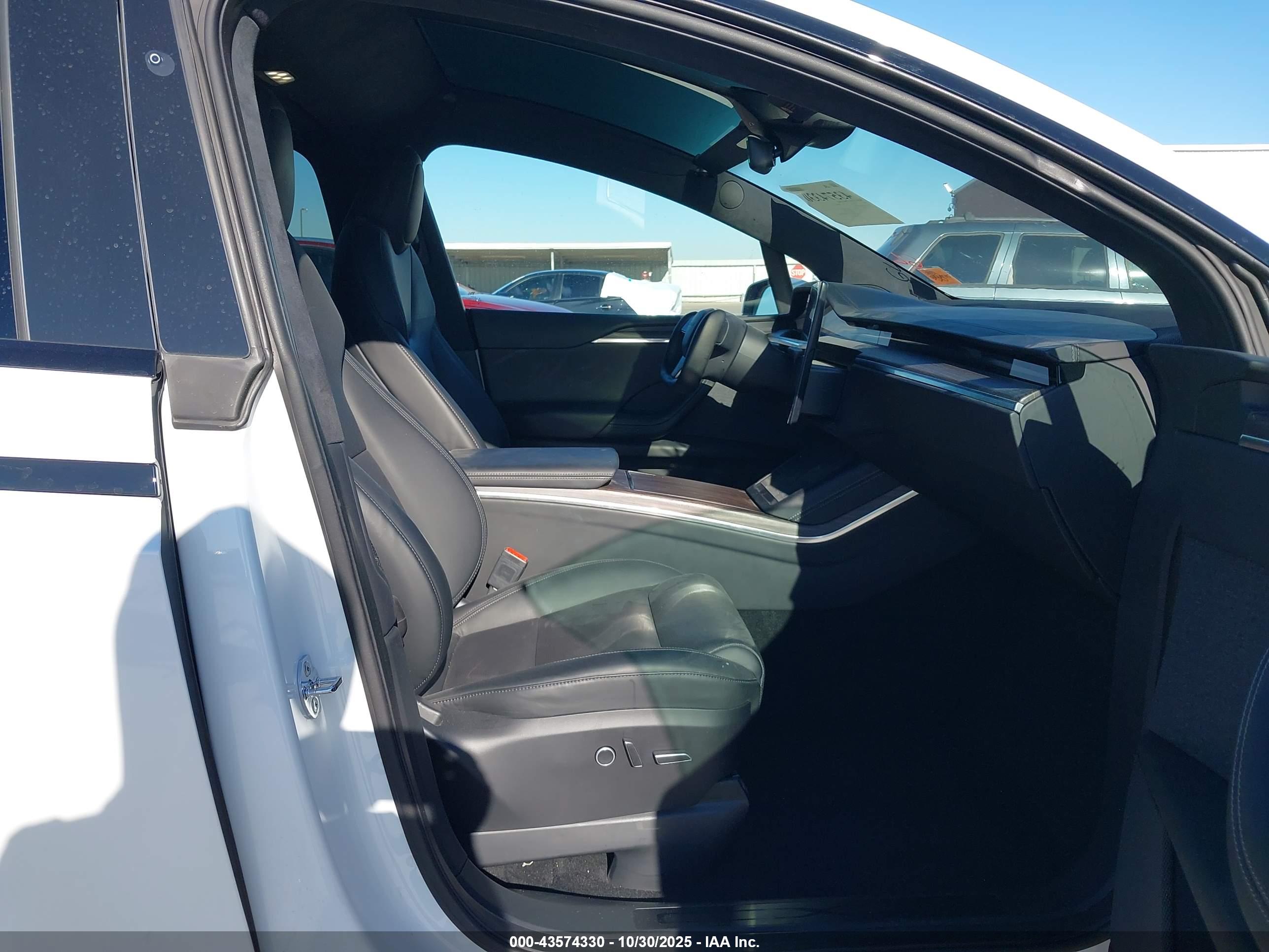 TESLA MODEL image 5