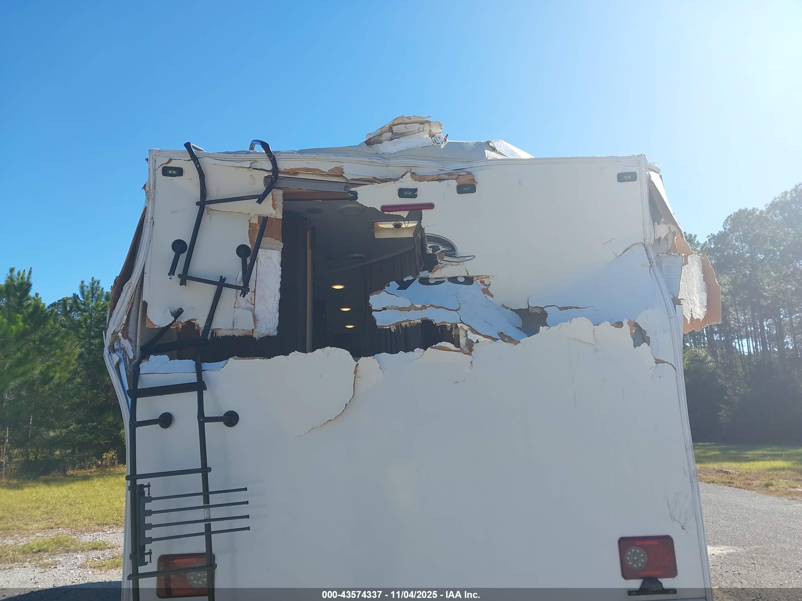 FORD E-450 image 6