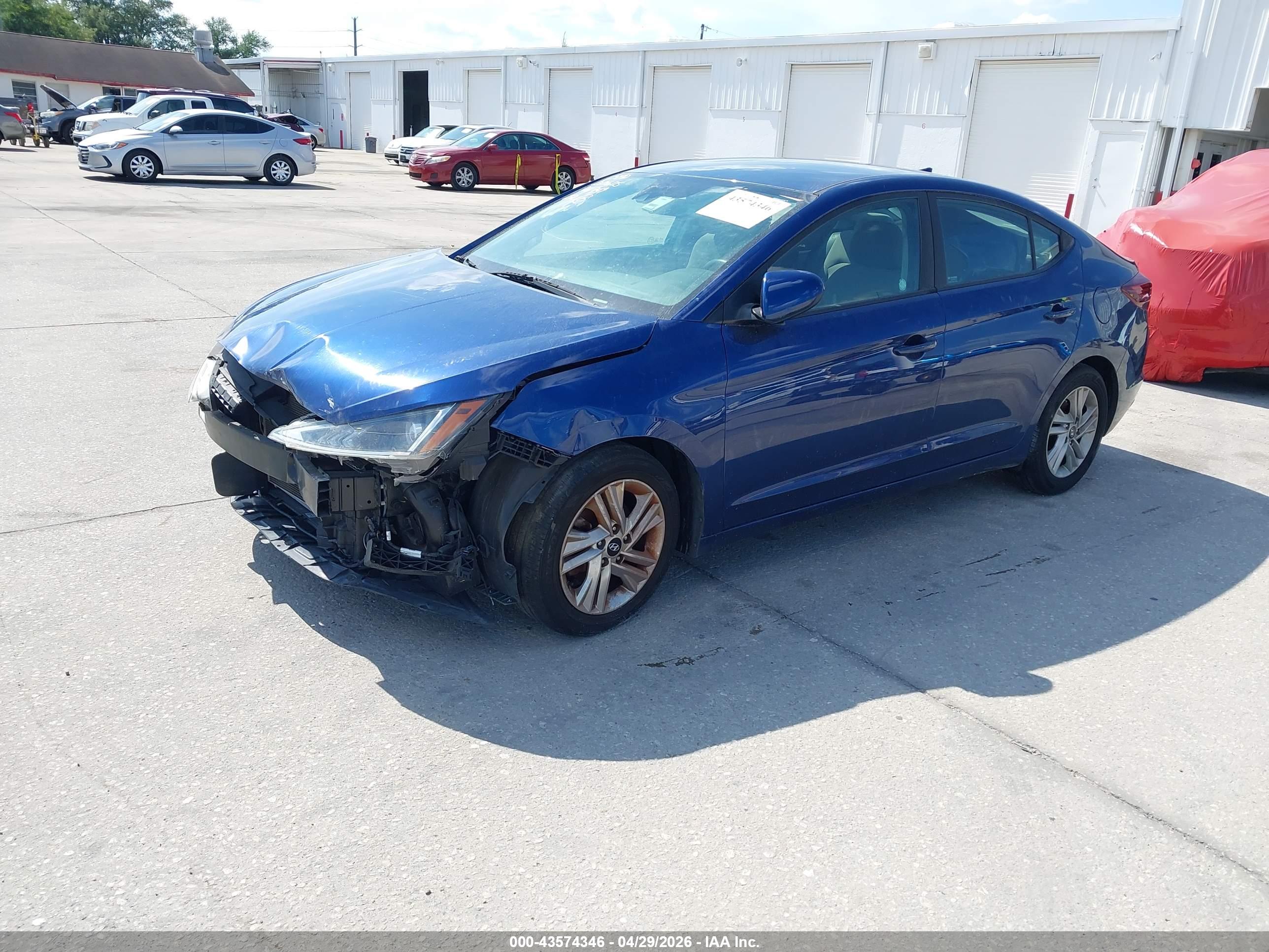 HYUNDAI ELANTRA image 2
