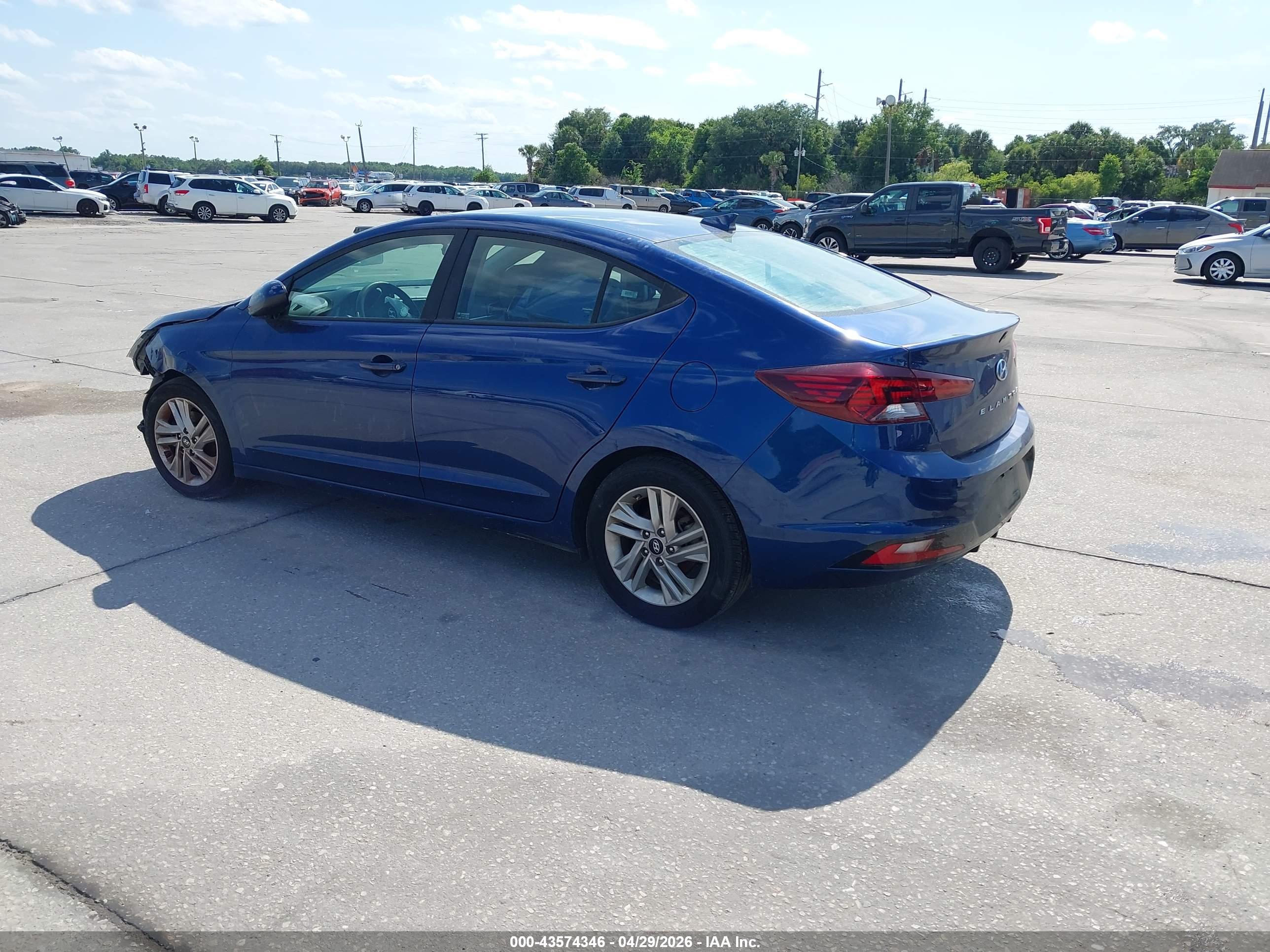 HYUNDAI ELANTRA image 3