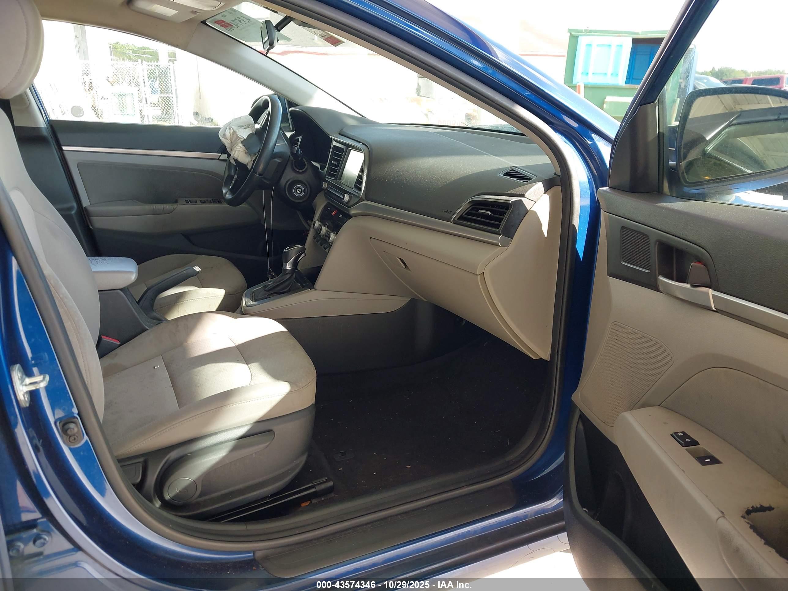 HYUNDAI ELANTRA image 5