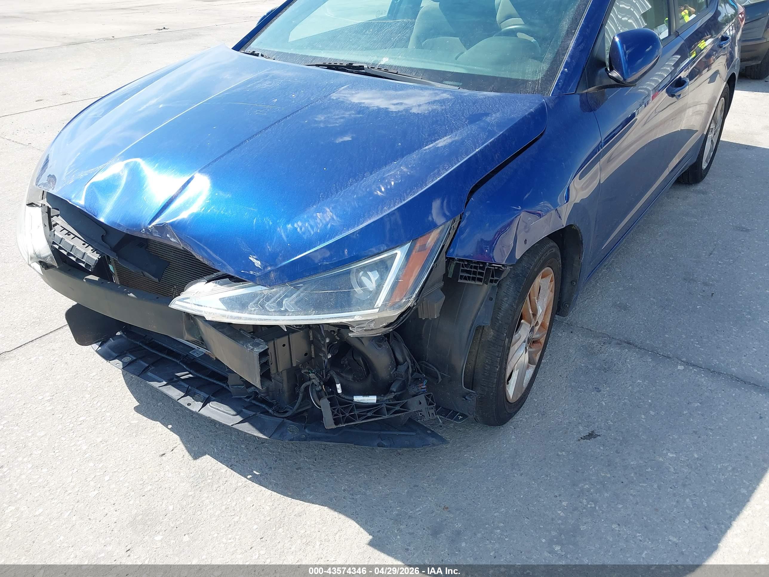HYUNDAI ELANTRA image 6