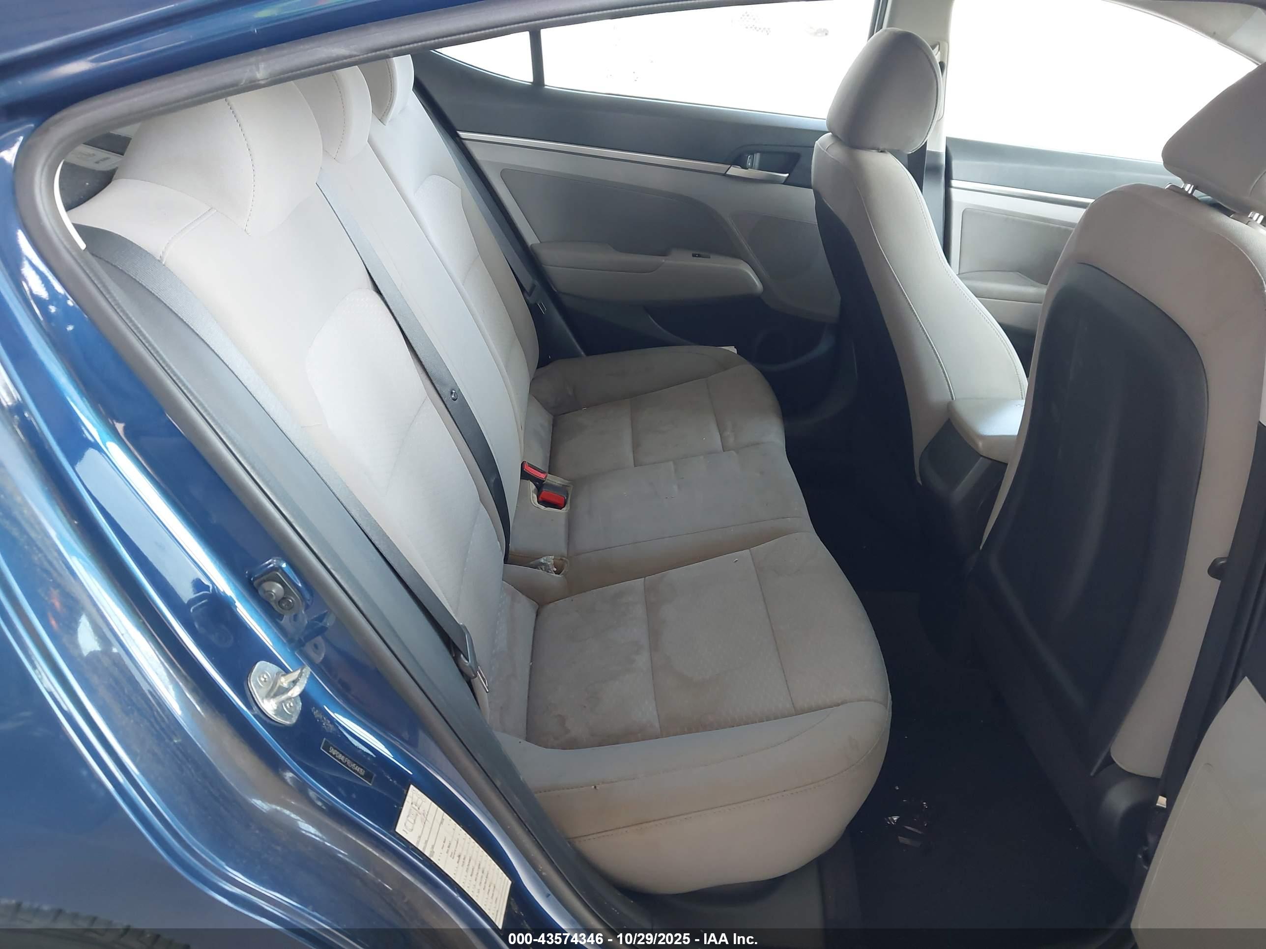 HYUNDAI ELANTRA image 8