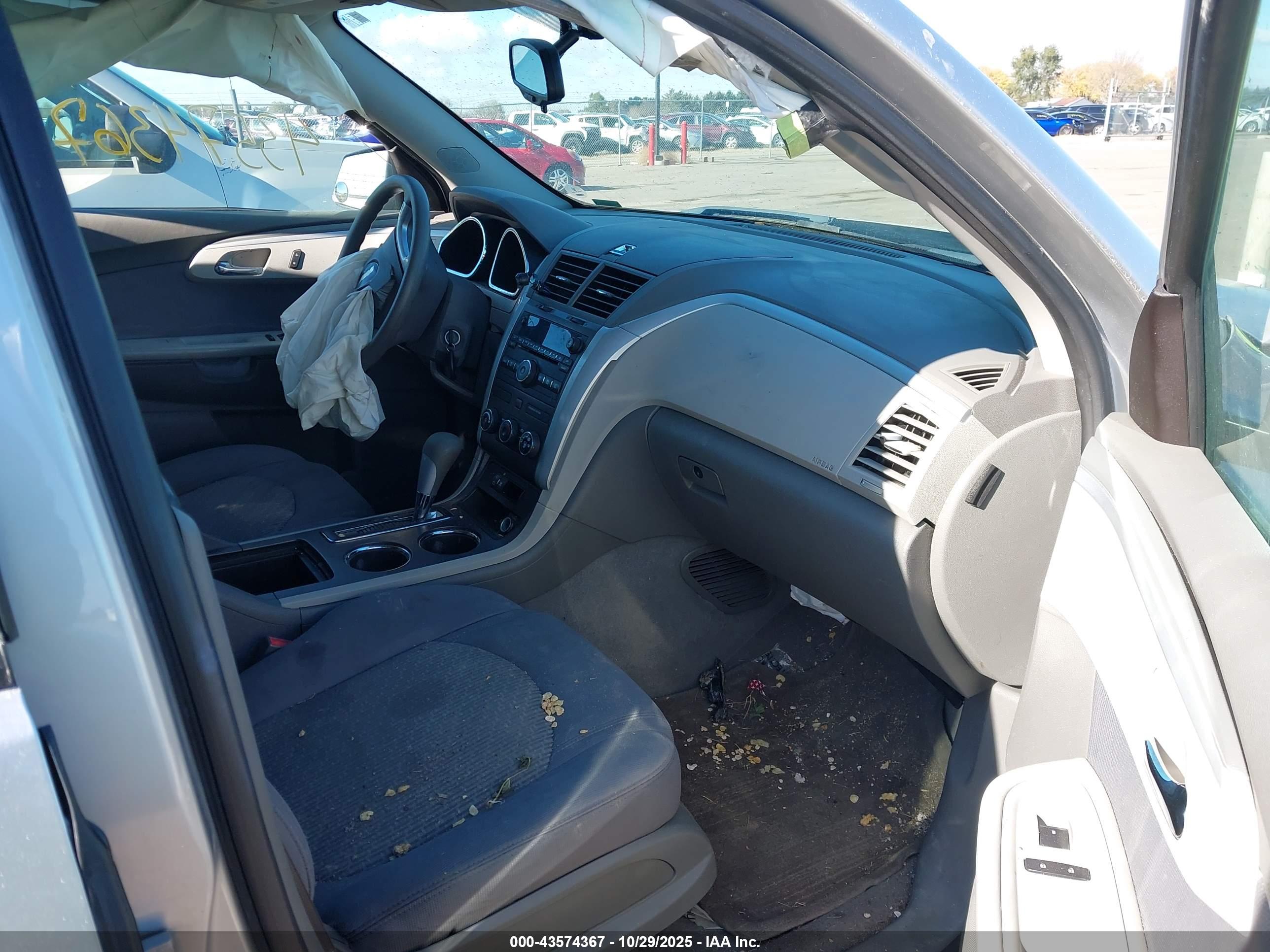 CHEVROLET TRAVERSE image 5