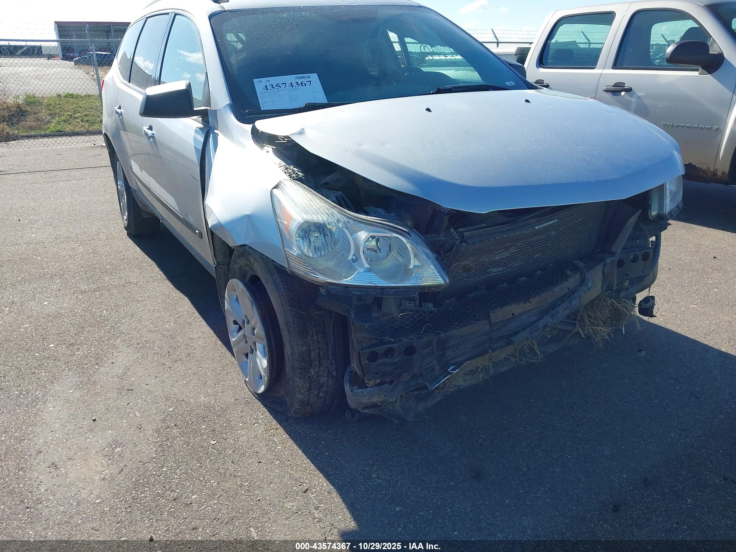 CHEVROLET TRAVERSE image 6