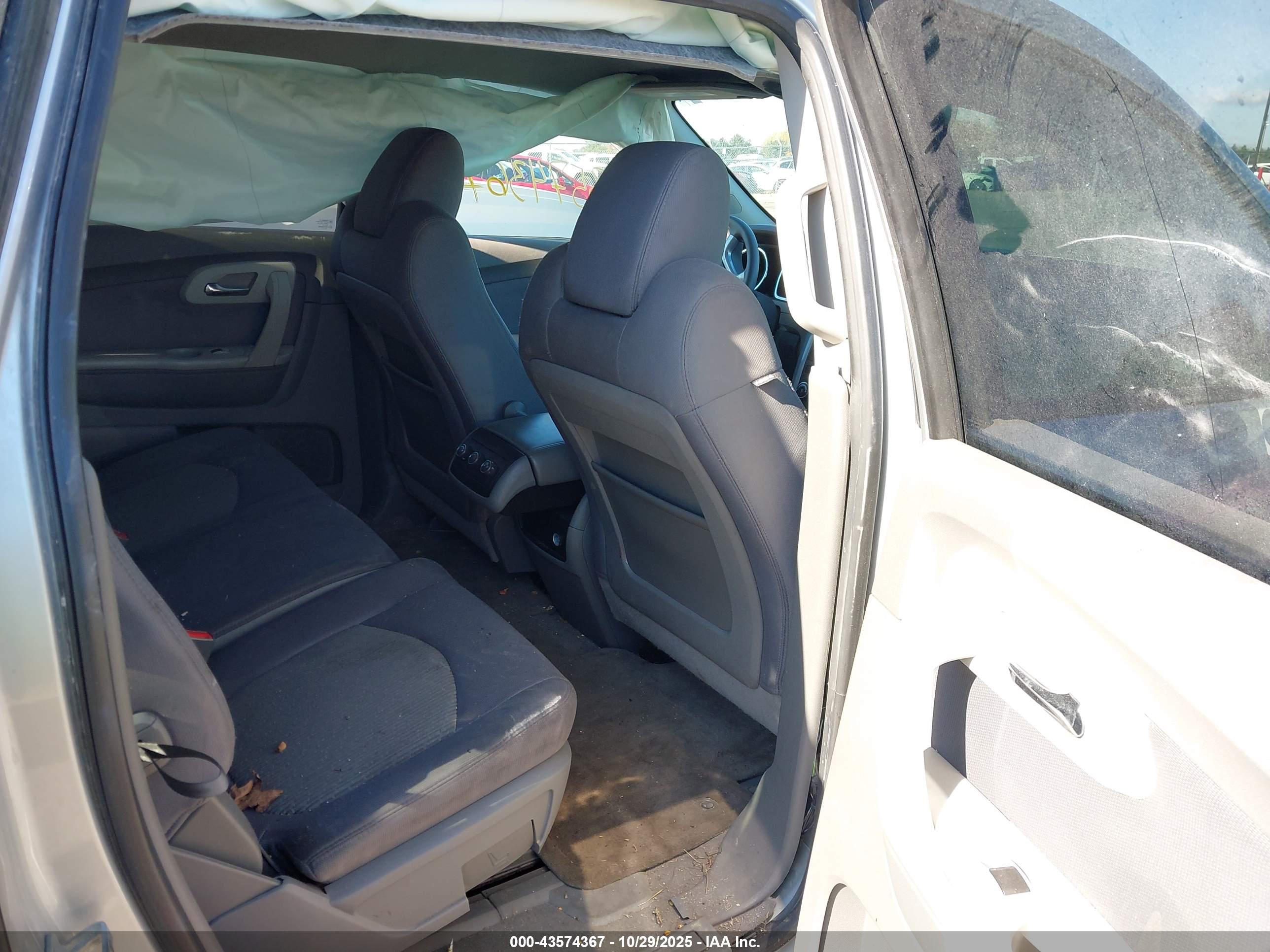 CHEVROLET TRAVERSE image 8