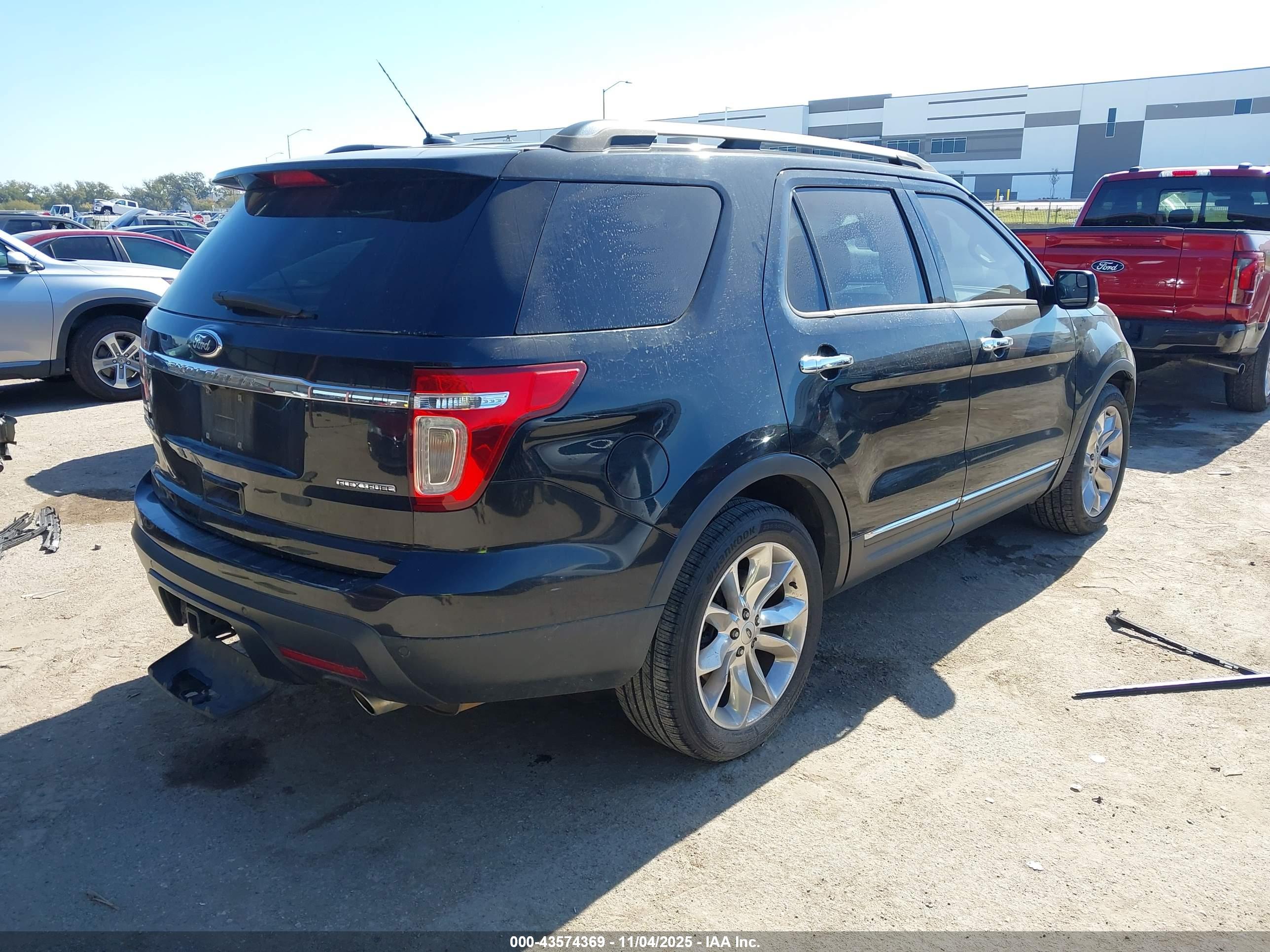 FORD EXPLORER image 4