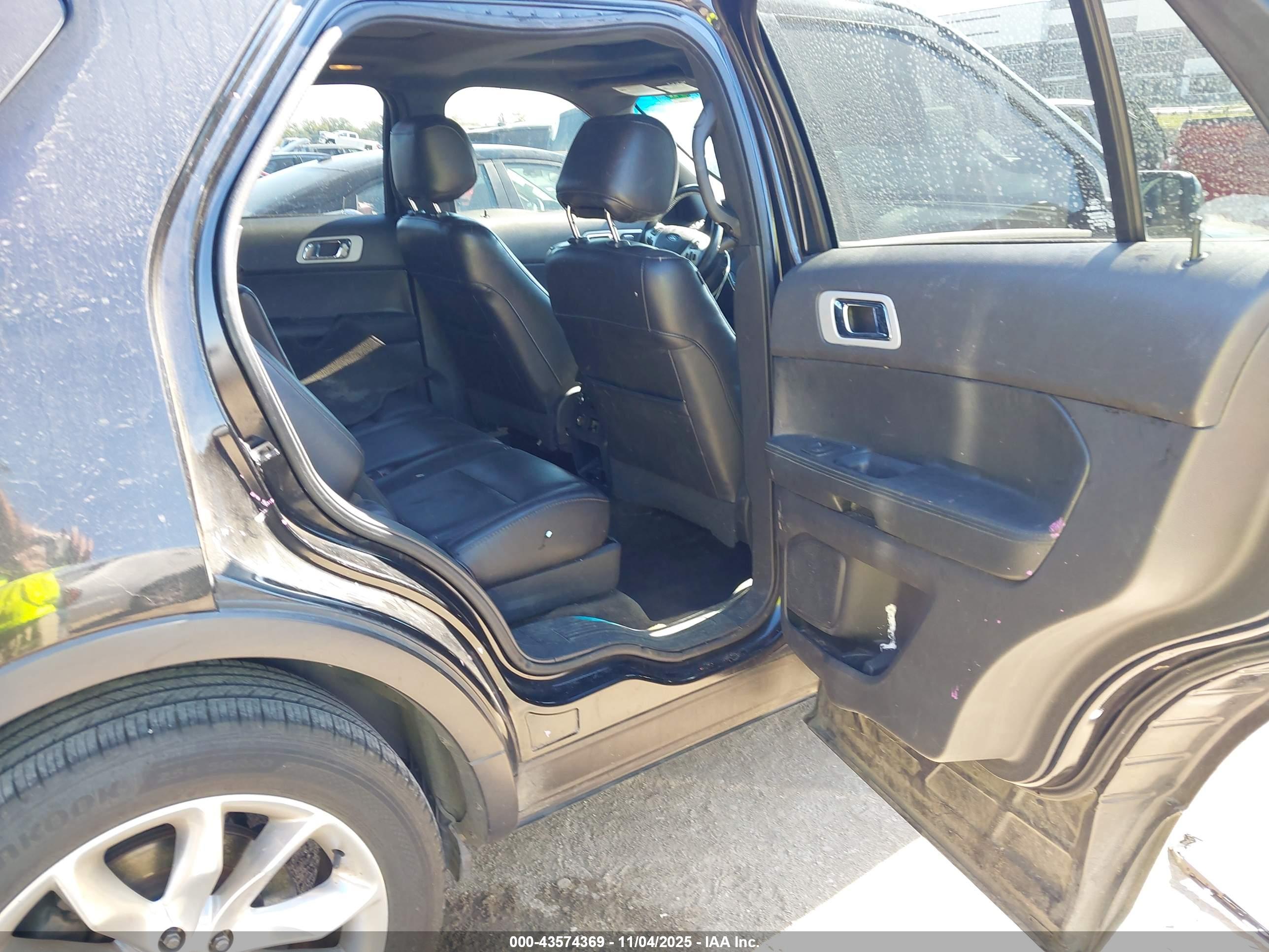 FORD EXPLORER image 8