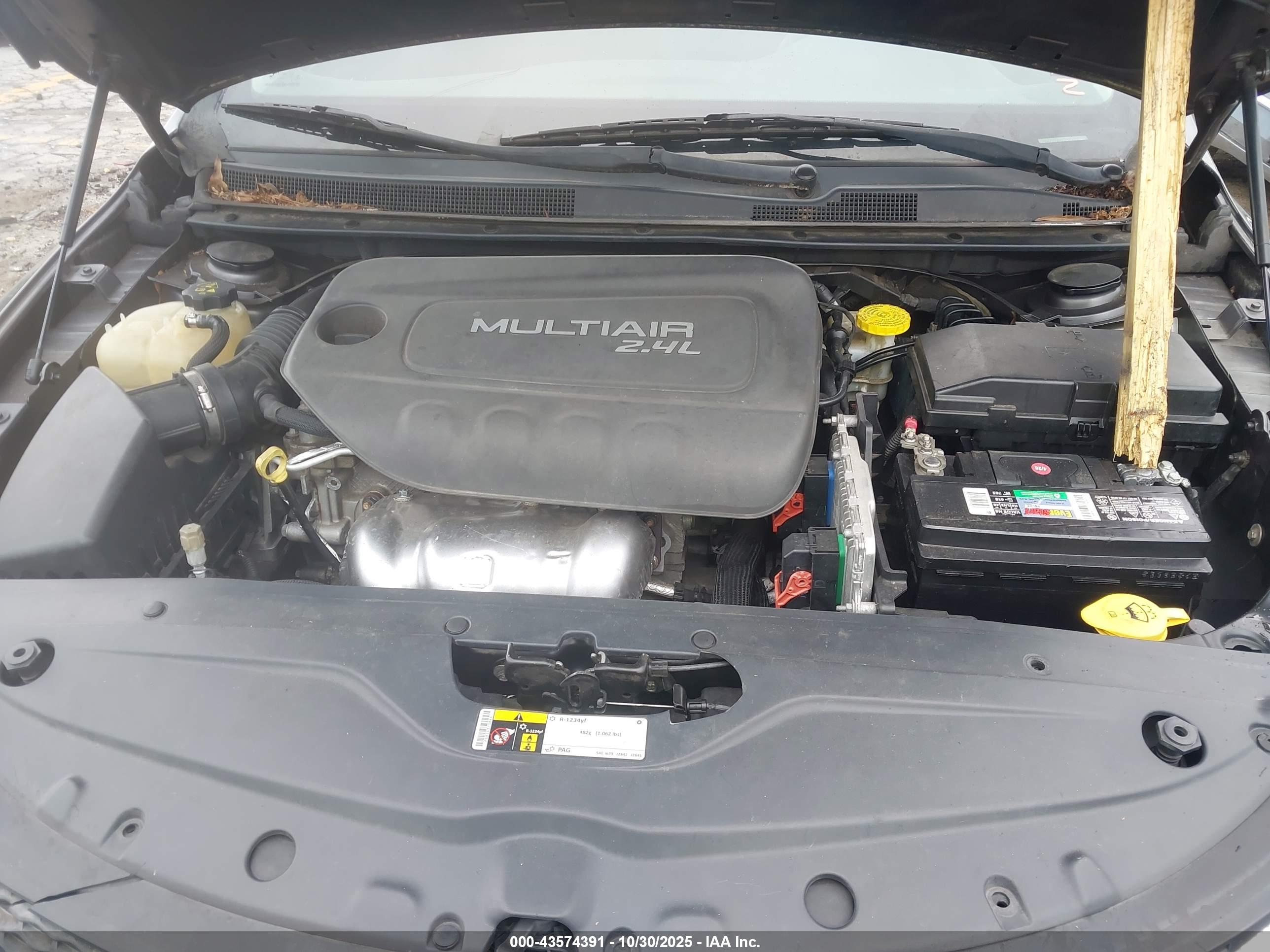 CHRYSLER 200 image 10