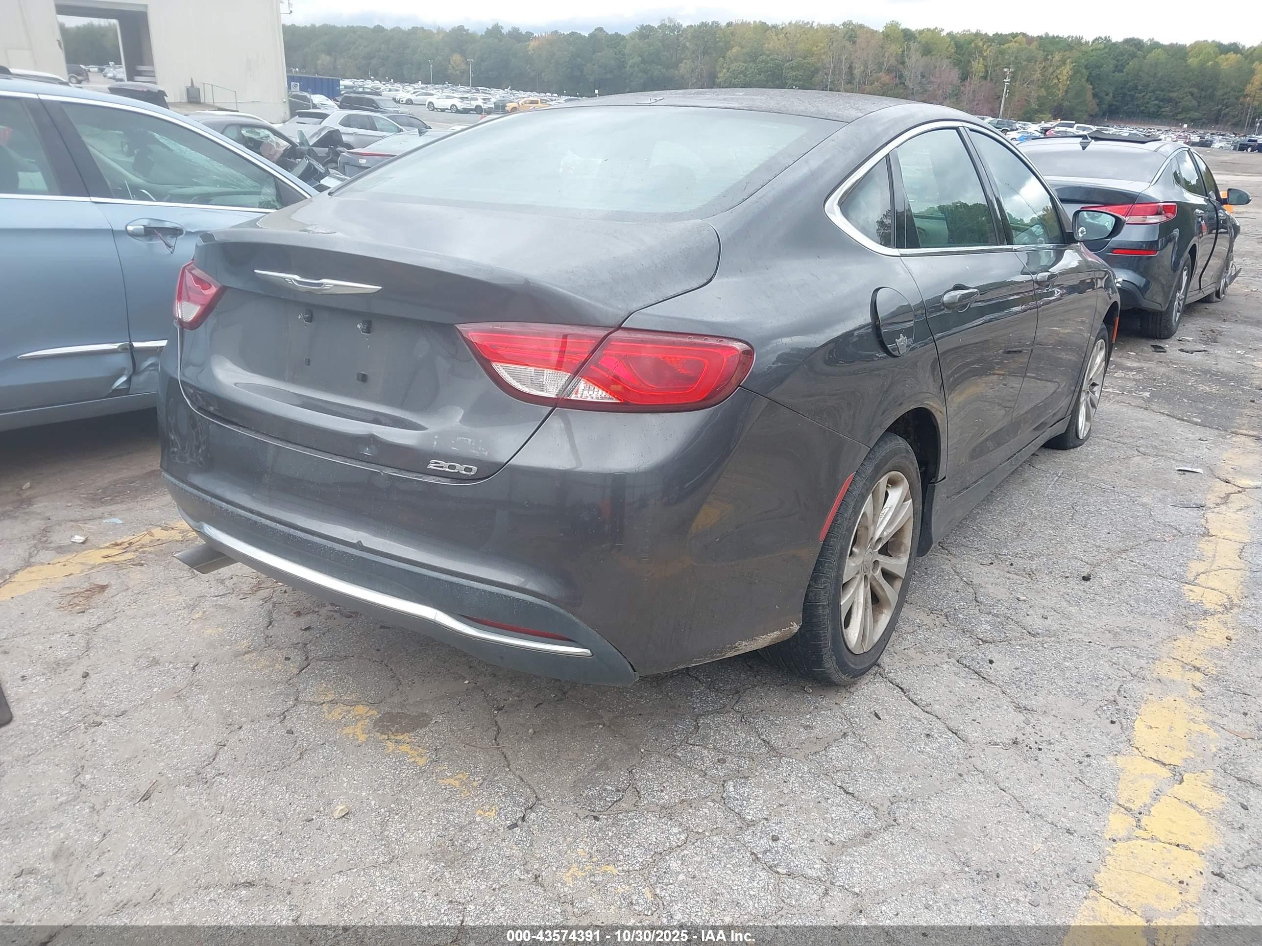 CHRYSLER 200 image 4