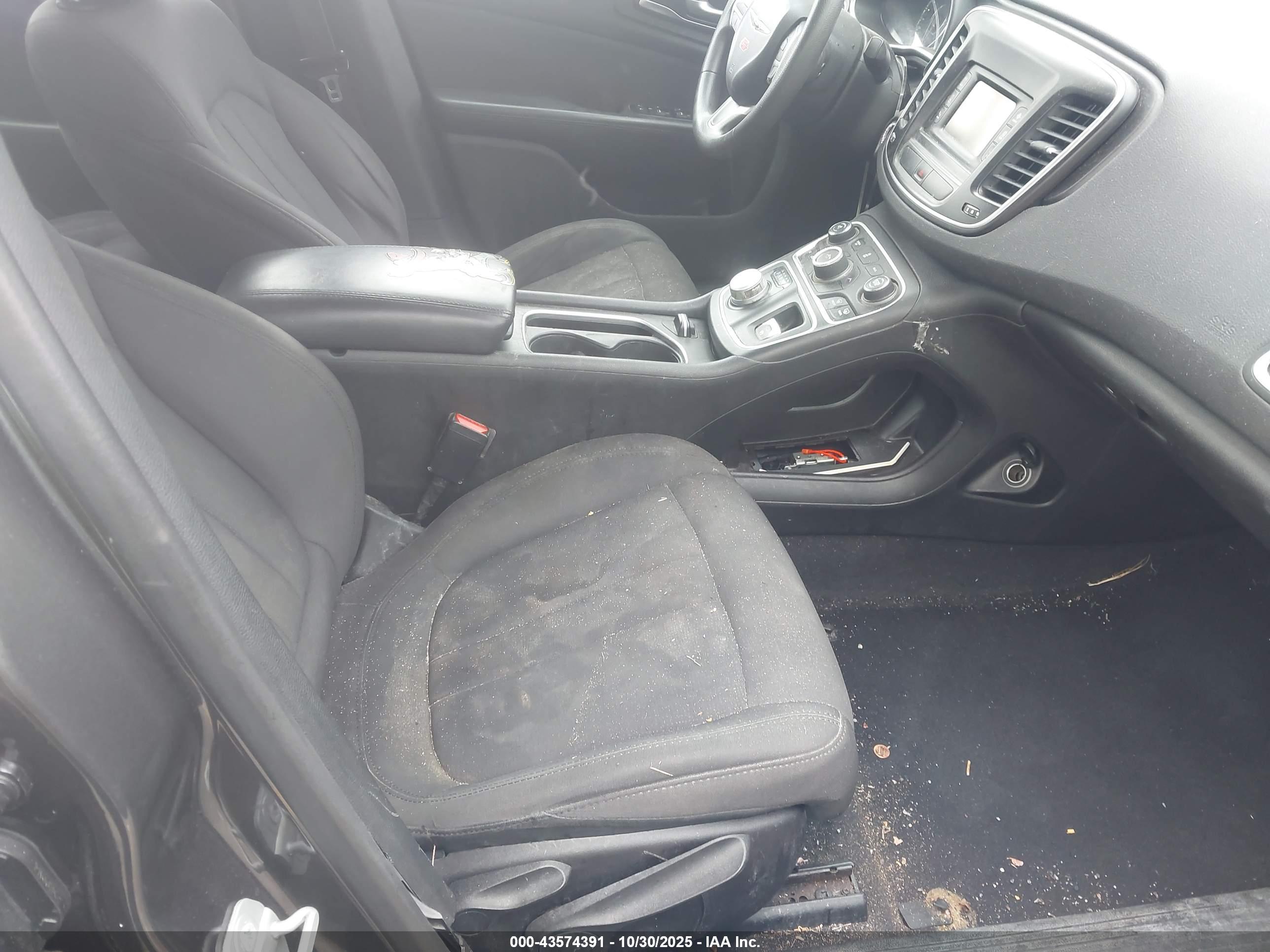 CHRYSLER 200 image 5