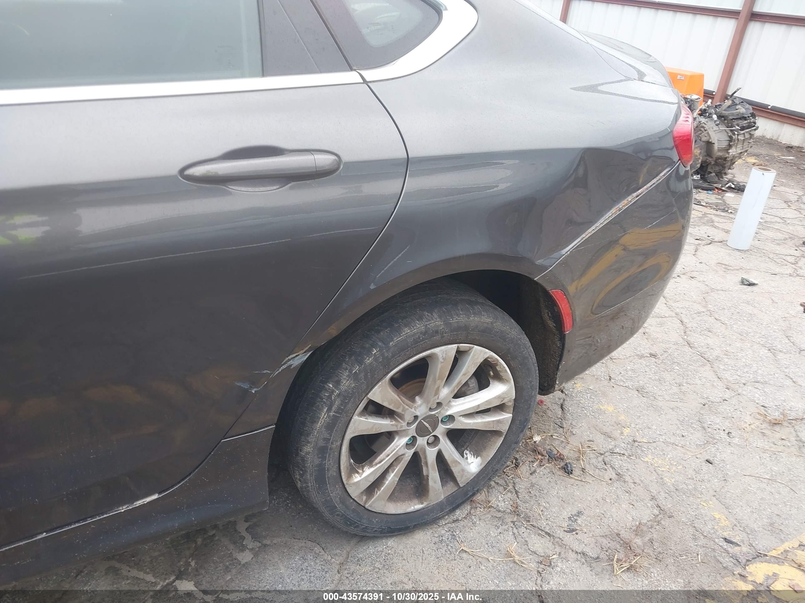 CHRYSLER 200 image 6