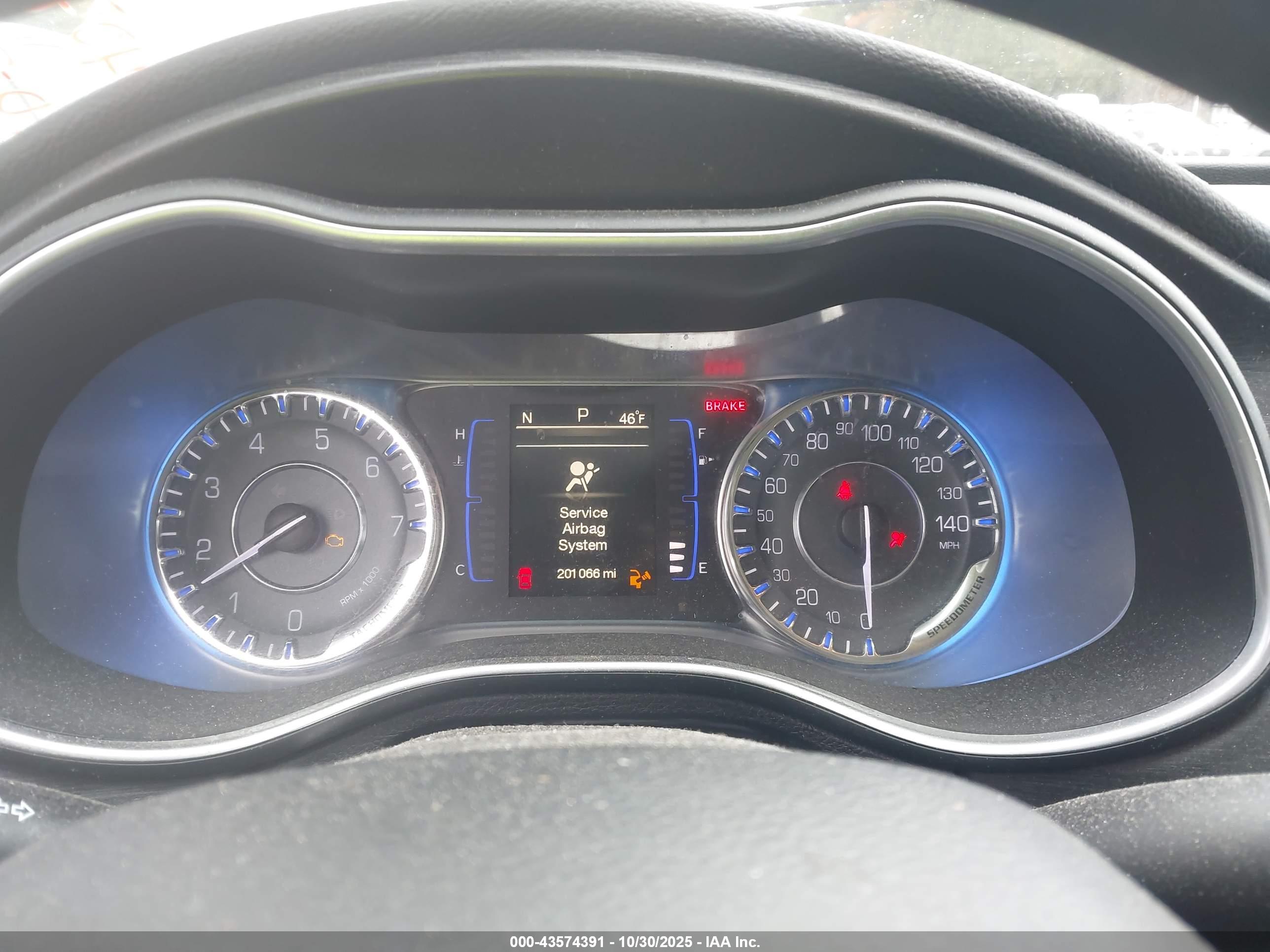 CHRYSLER 200 image 7