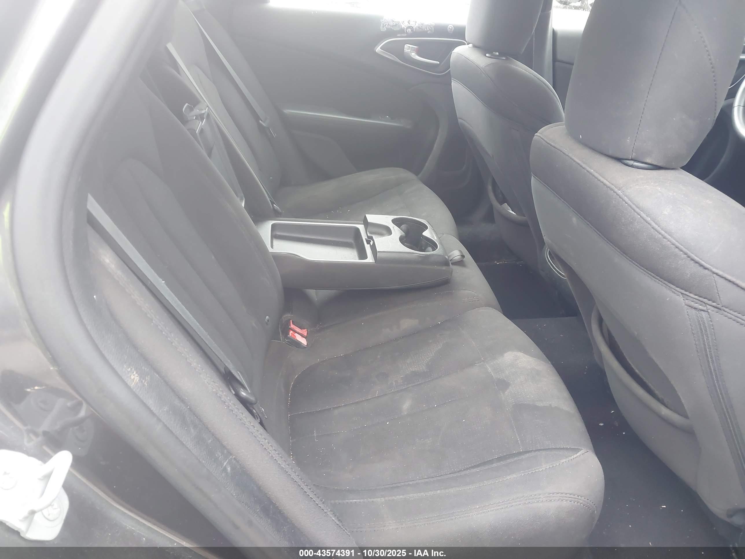 CHRYSLER 200 image 8