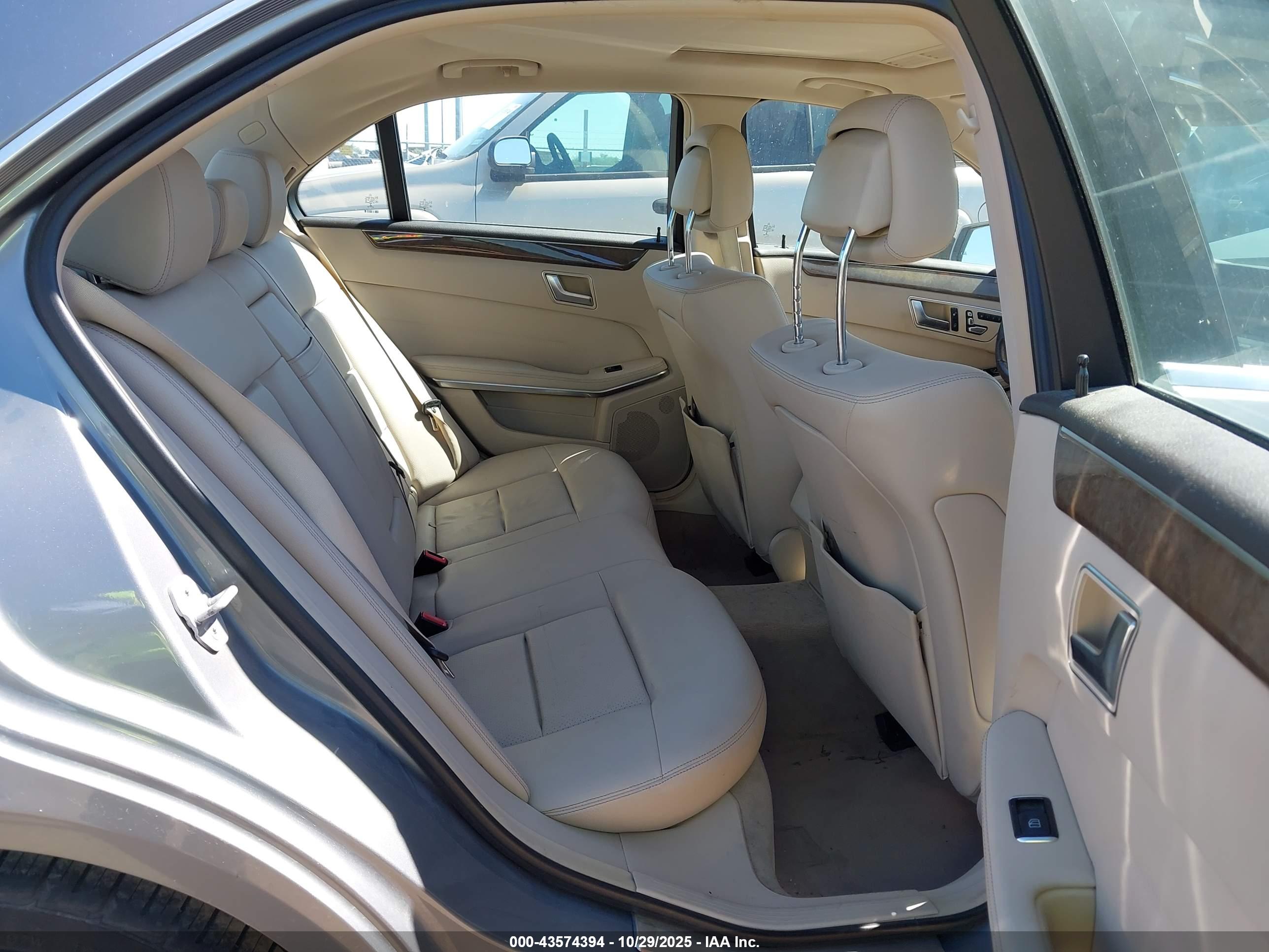 MERCEDES-BENZ E image 8