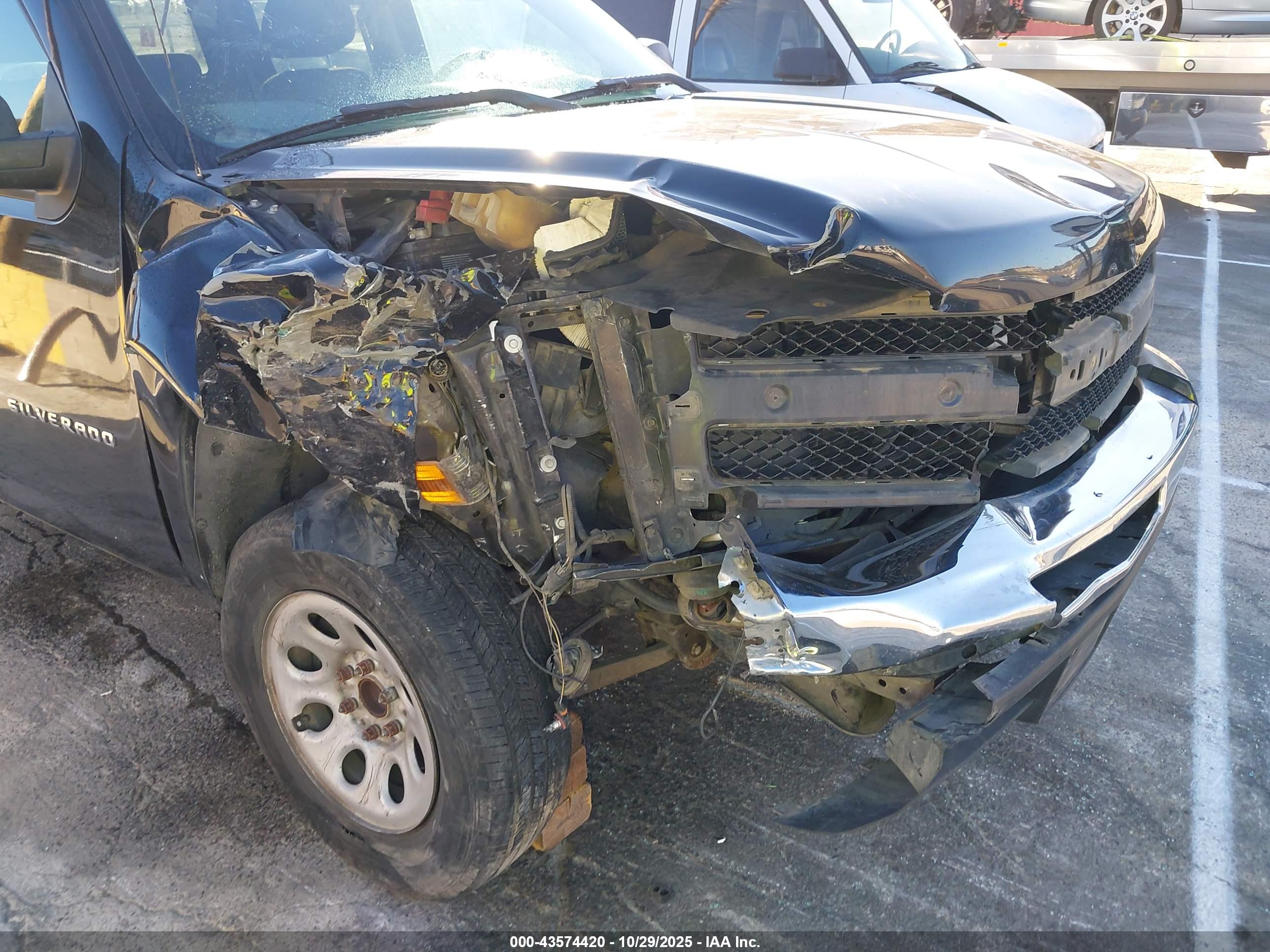 CHEVROLET SILVERADO image 6