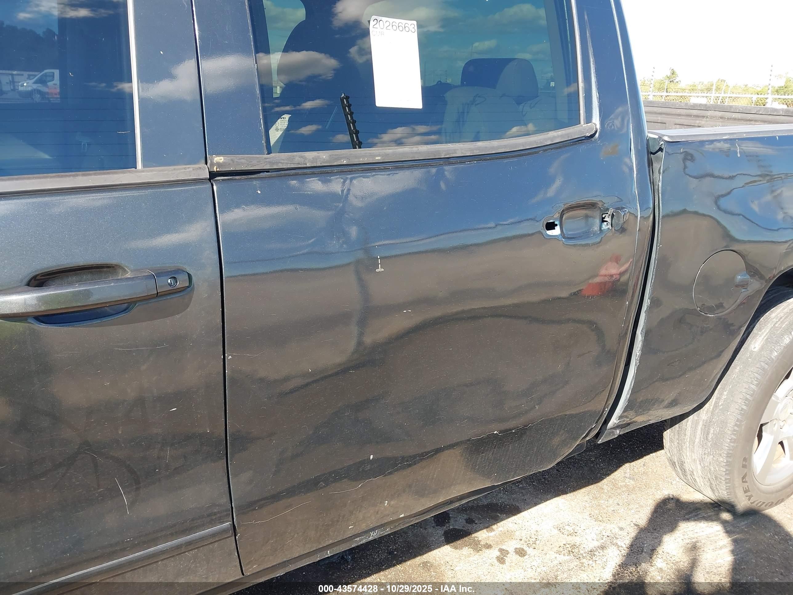 CHEVROLET SILVERADO image 6