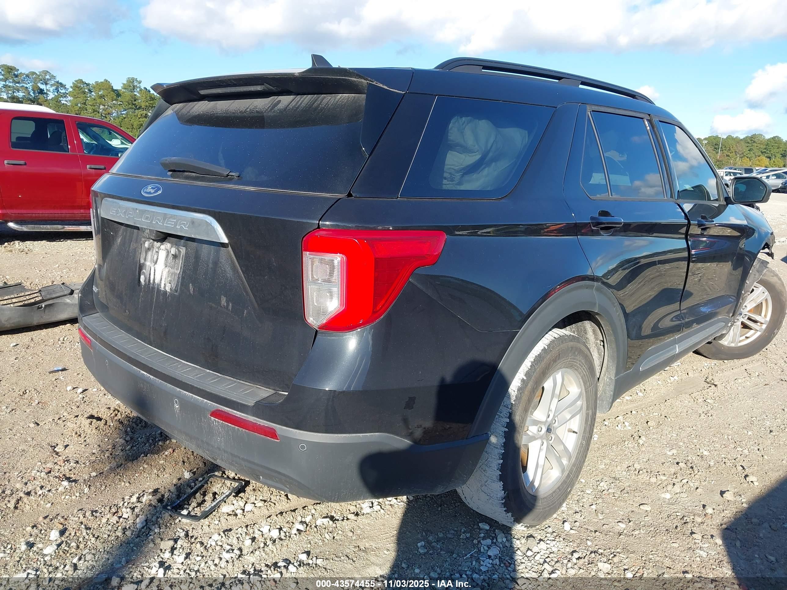 FORD EXPLORER image 4